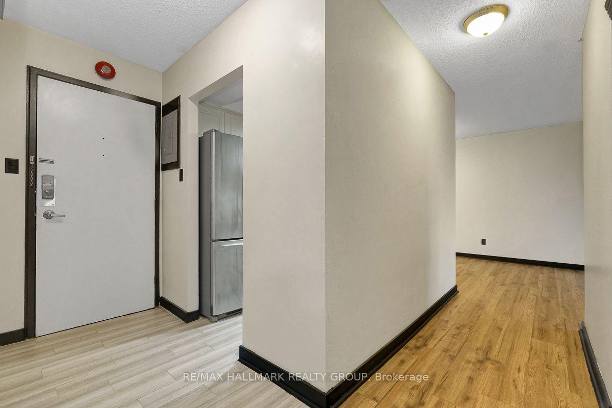 Photo 4 of Unit 401C, 2041 Arrowsmith Drive, Ottawa, Beacon Hill South — HOMEH