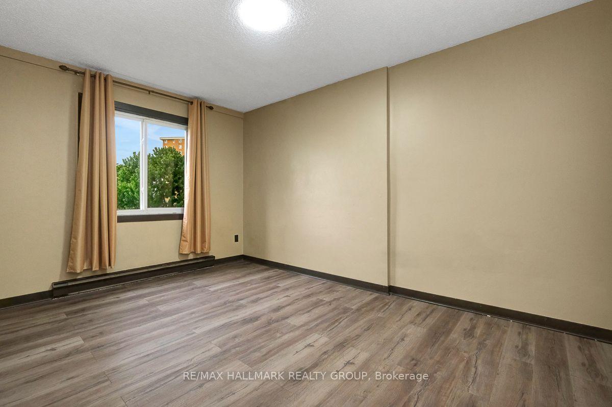 Photo 16 of Unit 401C, 2041 Arrowsmith Drive, Ottawa, Beacon Hill South — HOMEH