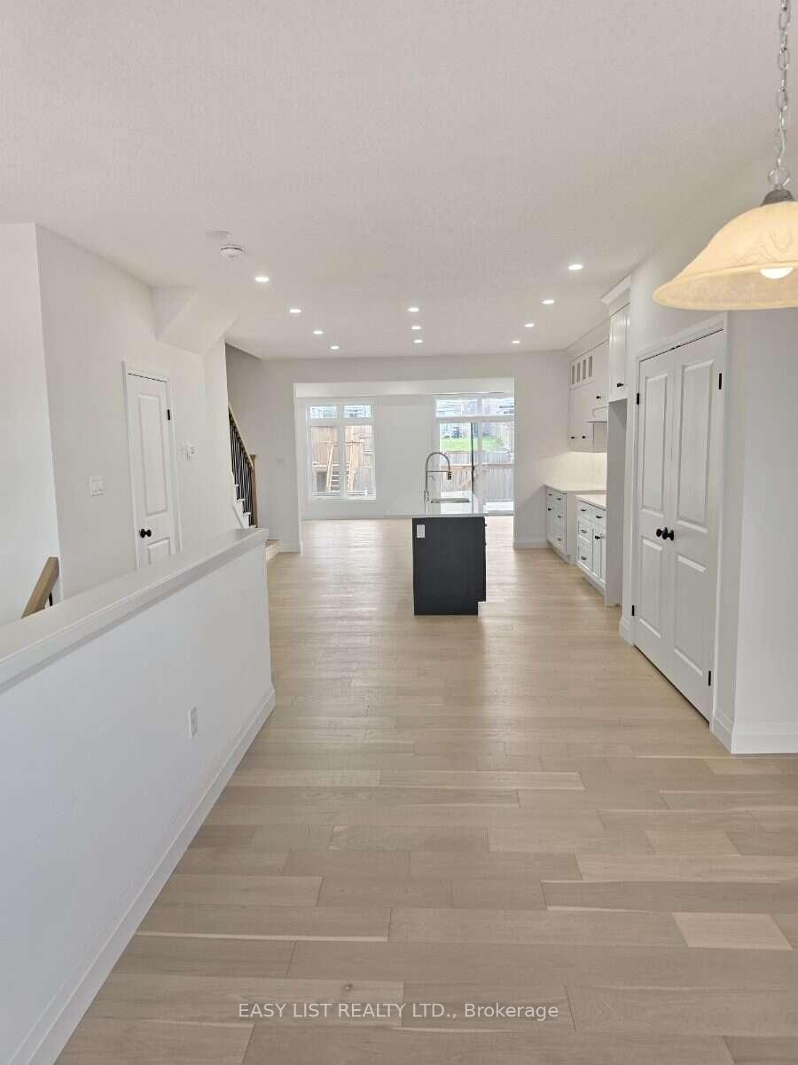 Photo 11 of 10 Kay Crescent, Guelph, Pineridge/Westminster Woods — HOMEH