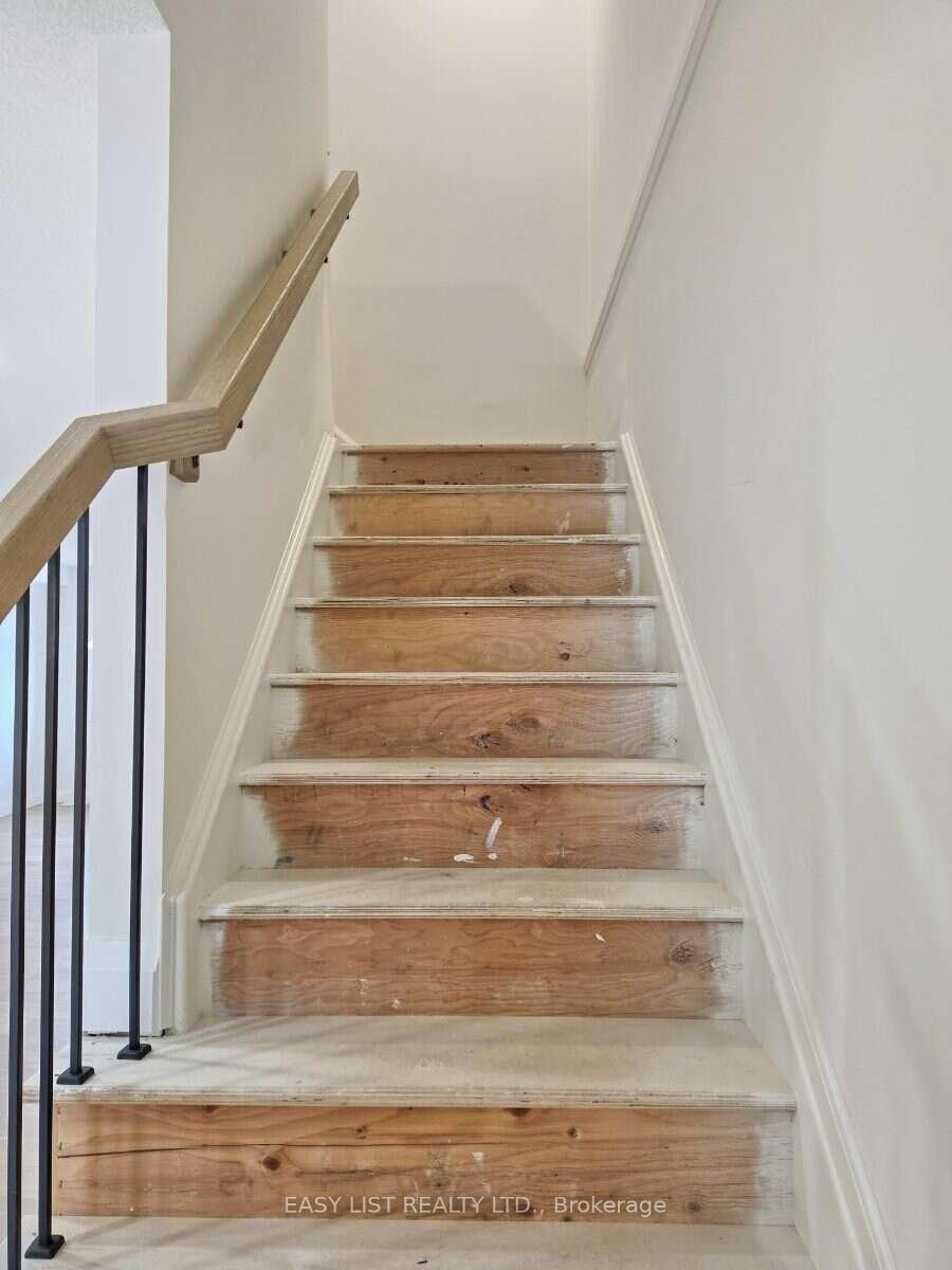 Photo 12 of 10 Kay Crescent, Guelph, Pineridge/Westminster Woods — HOMEH