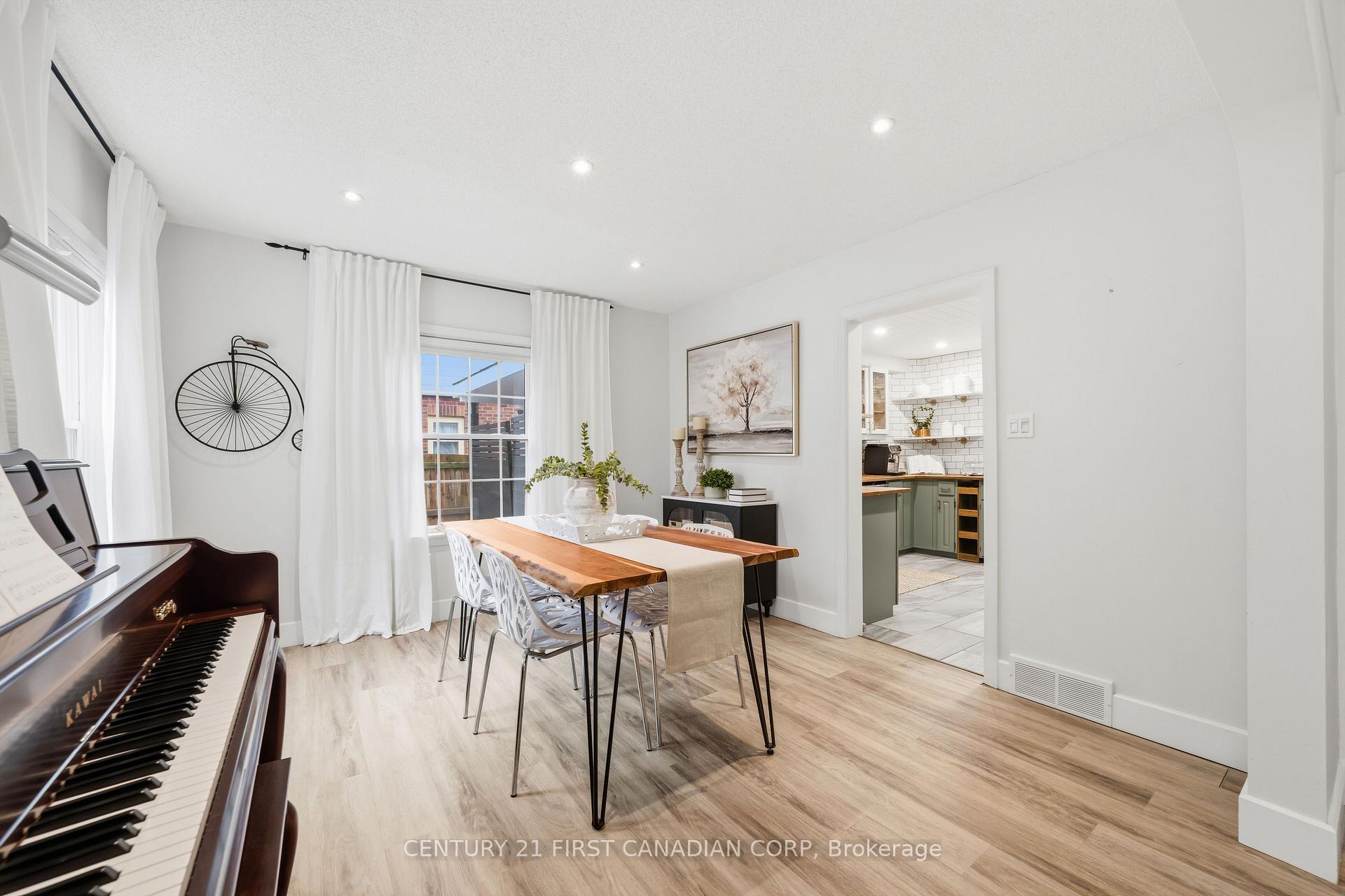 Photo 11 of 378 Byron Boulevard, London, South B — HOMEH
