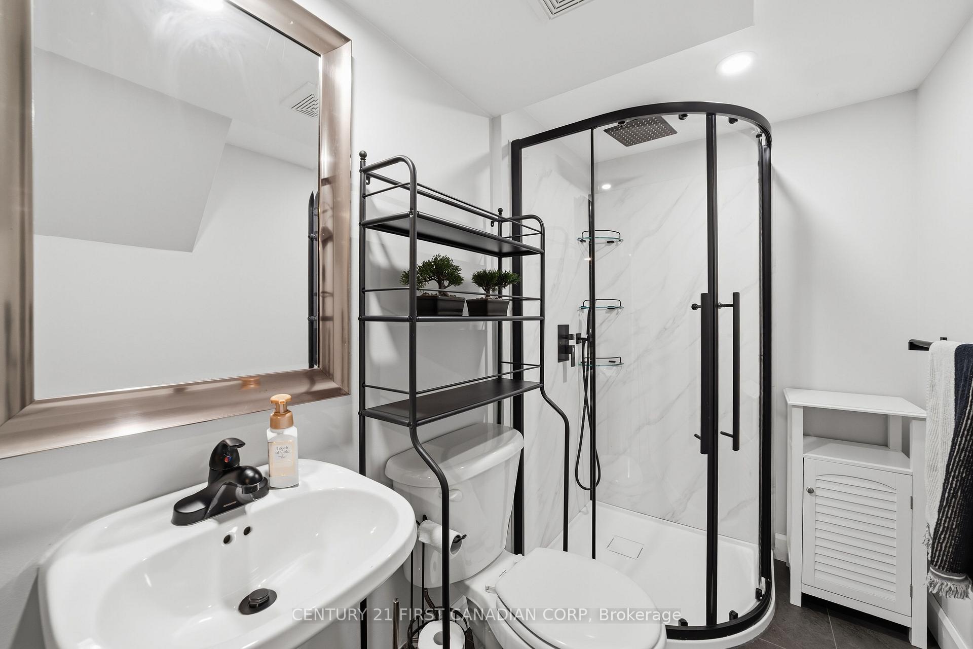 Photo 32 of 378 Byron Boulevard, London, South B — HOMEH