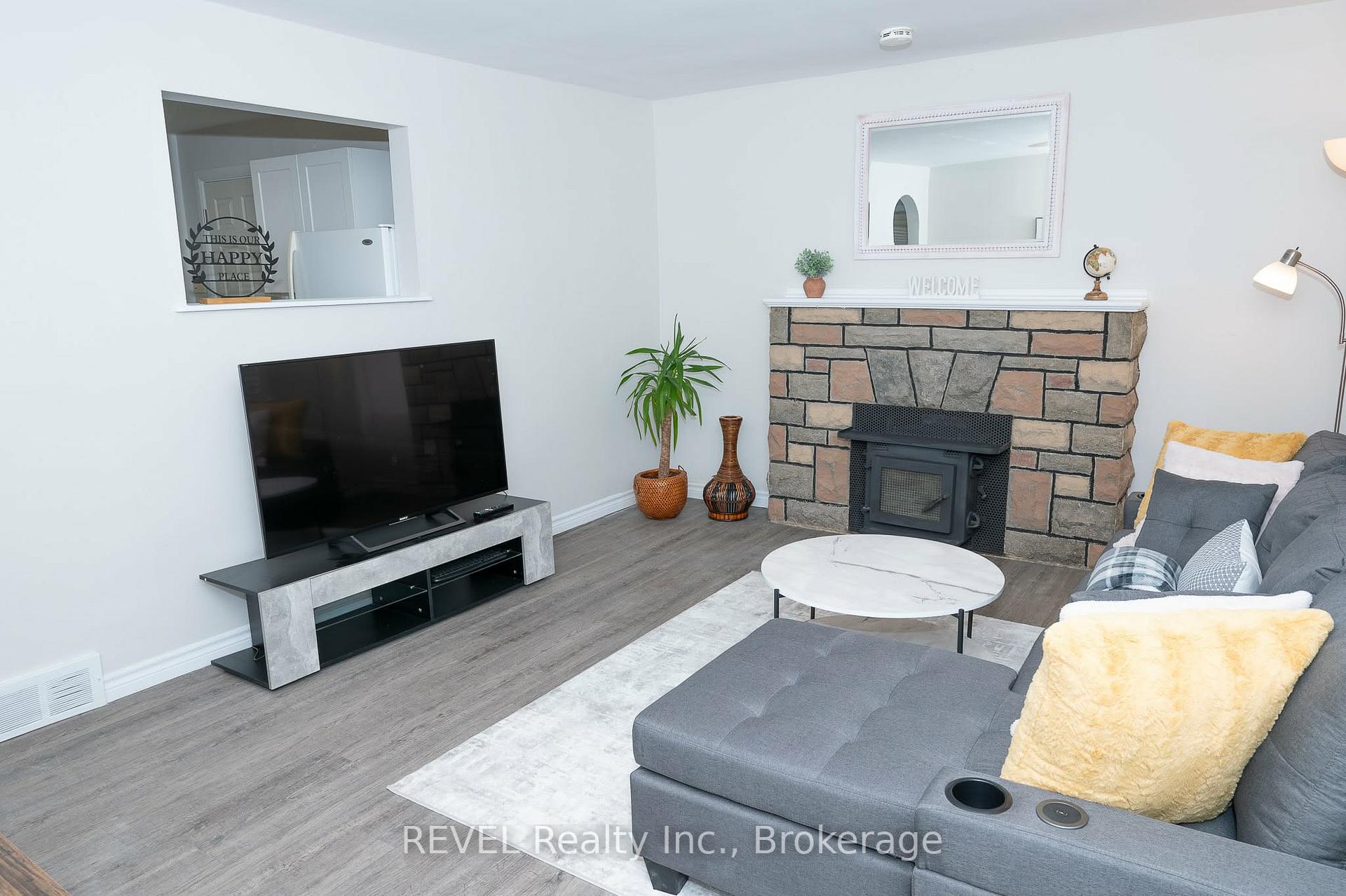 Photo 2 of 6482 Mcleod Road, Niagara Falls, Oldfield — HOMEH