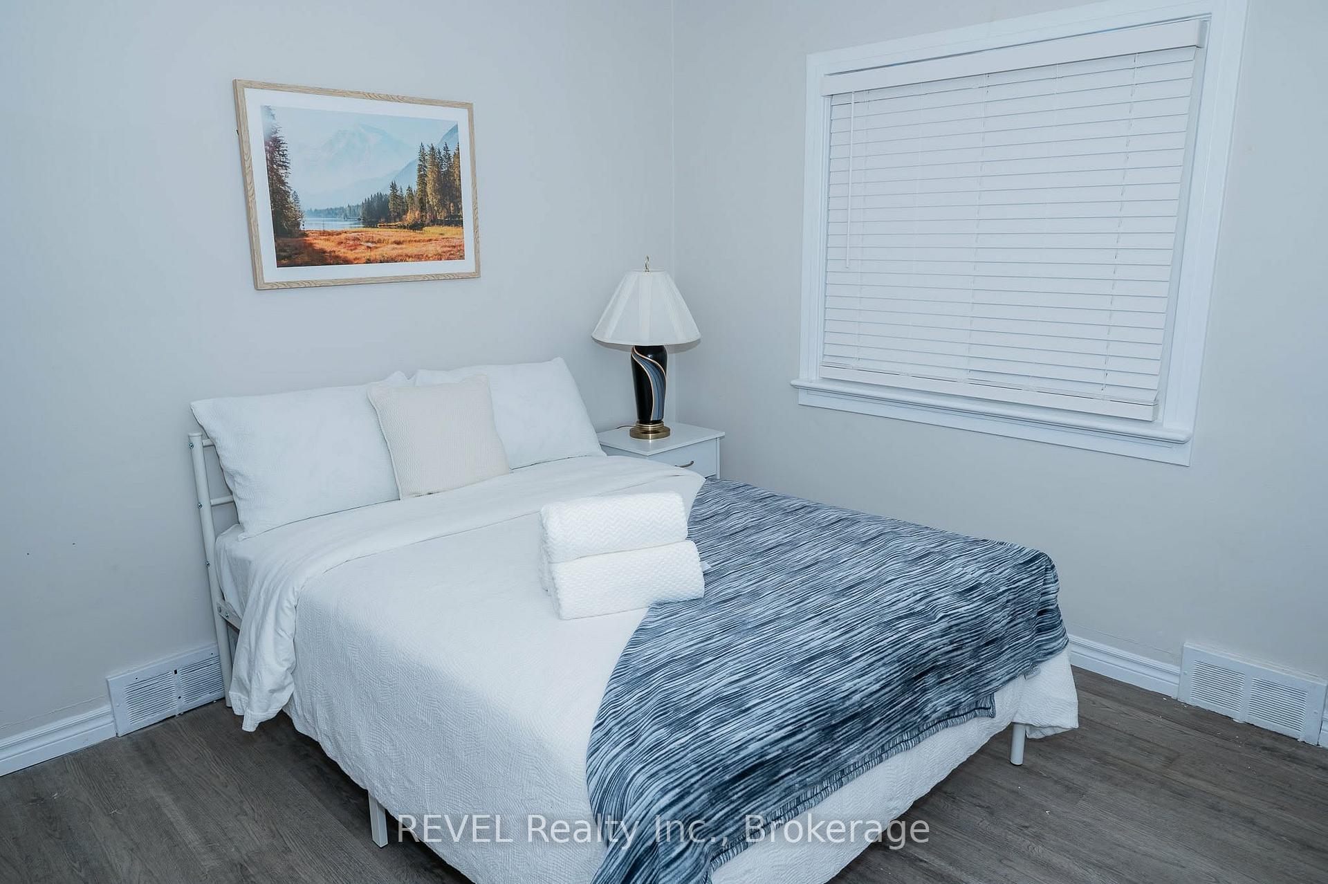 Photo 13 of 6482 Mcleod Road, Niagara Falls, Oldfield — HOMEH