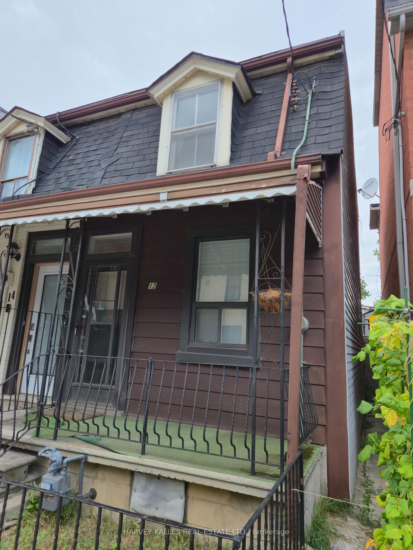 Photo 6 of 12 Whitaker Avenue, Toronto, Niagara — HOMEH