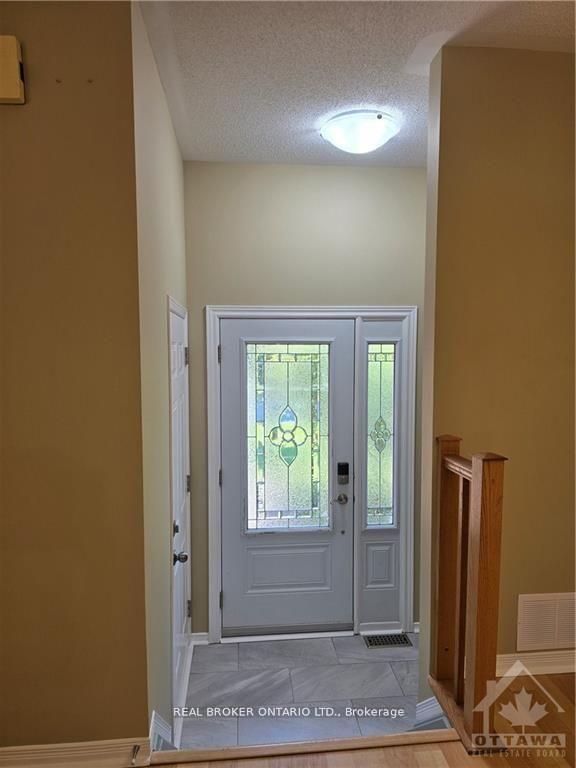 Photo 3 of 59 Piper Crescent, Ottawa, Kanata - Morgan's Grant/South March — HOMEH