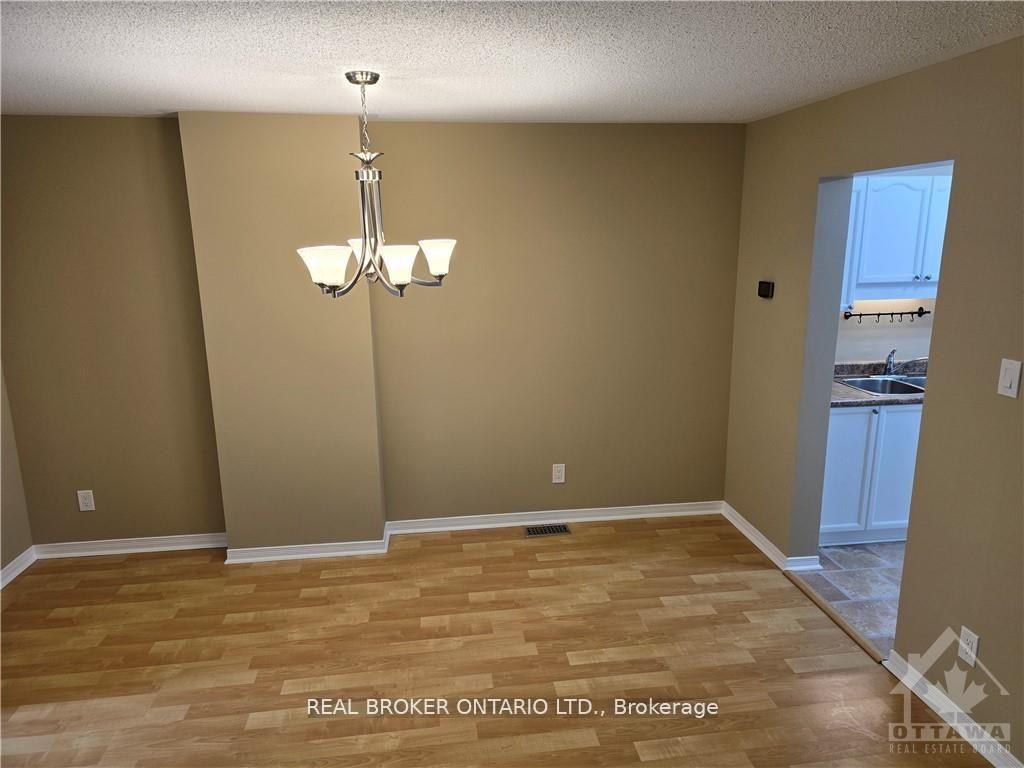 Photo 4 of 59 Piper Crescent, Ottawa, Kanata - Morgan's Grant/South March — HOMEH