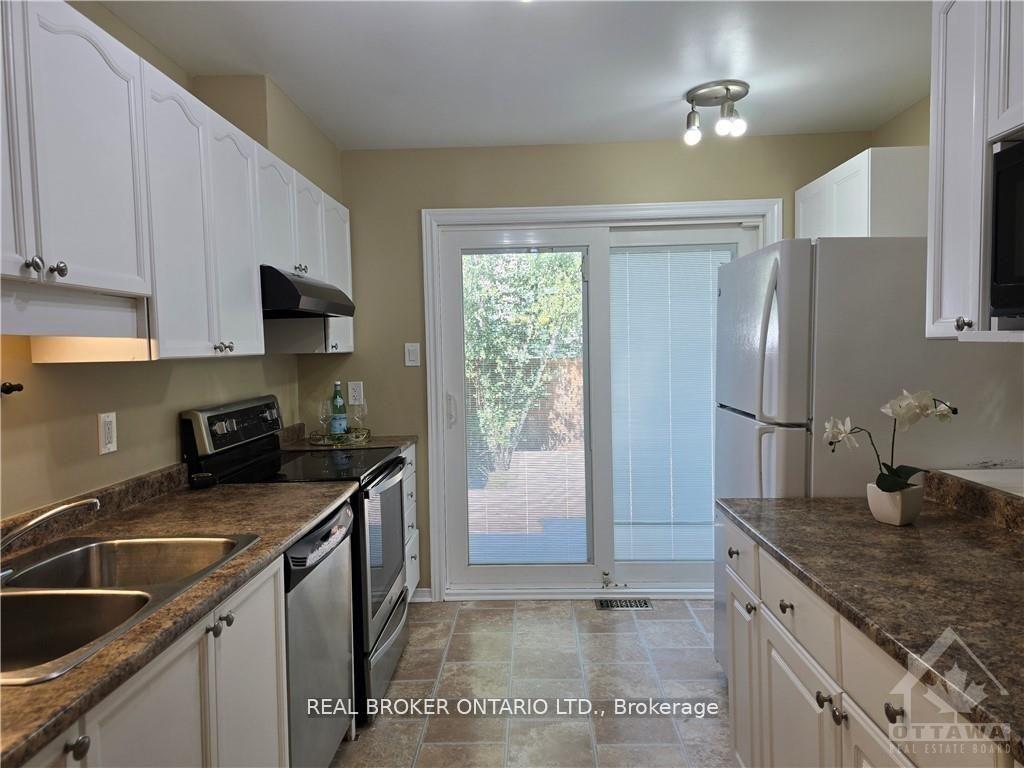 Photo 5 of 59 Piper Crescent, Ottawa, Kanata - Morgan's Grant/South March — HOMEH