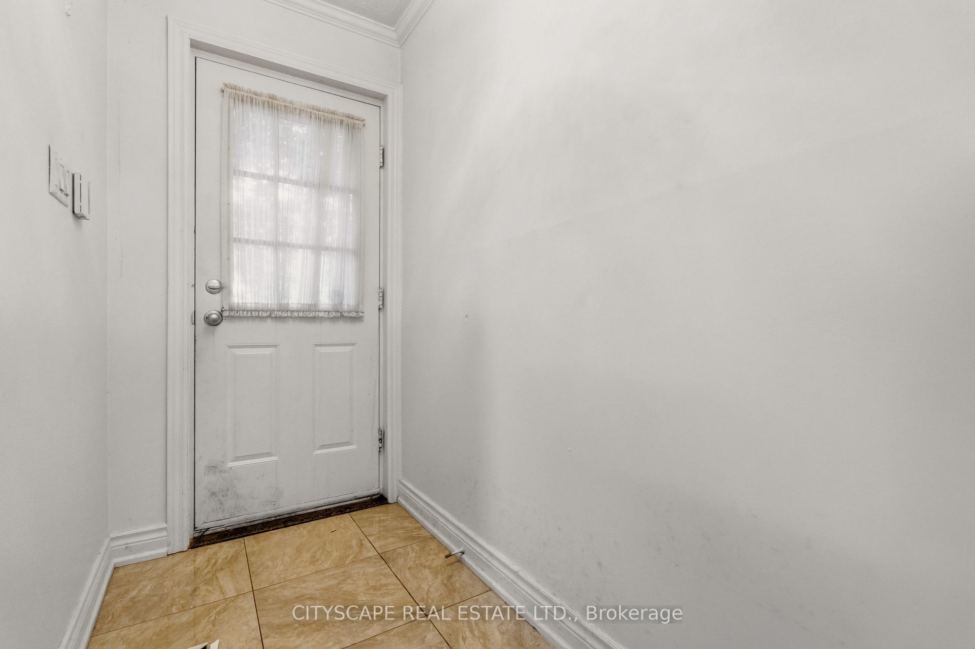 Photo 7 of 12 Vanderbrent Crescent, Etobicoke, Willowridge-Martingrove-Richview — HOMEH