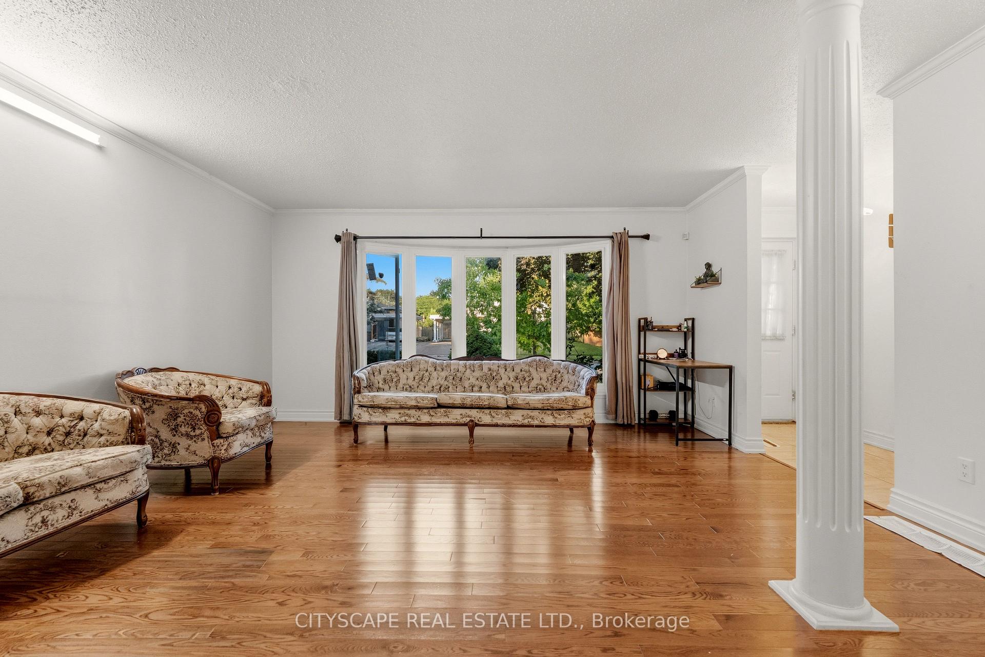 Photo 9 of 12 Vanderbrent Crescent, Etobicoke, Willowridge-Martingrove-Richview — HOMEH