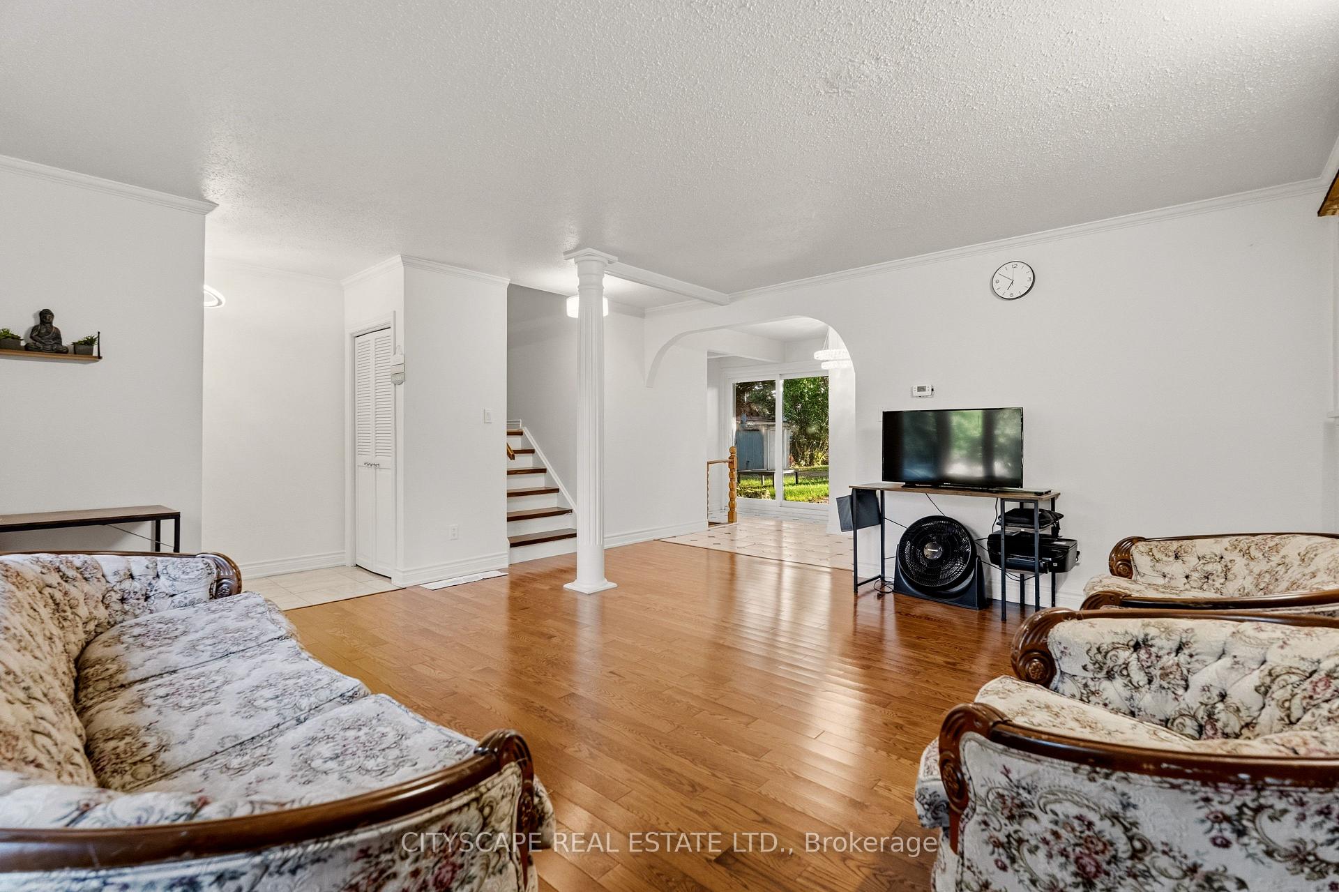 Photo 10 of 12 Vanderbrent Crescent, Etobicoke, Willowridge-Martingrove-Richview — HOMEH