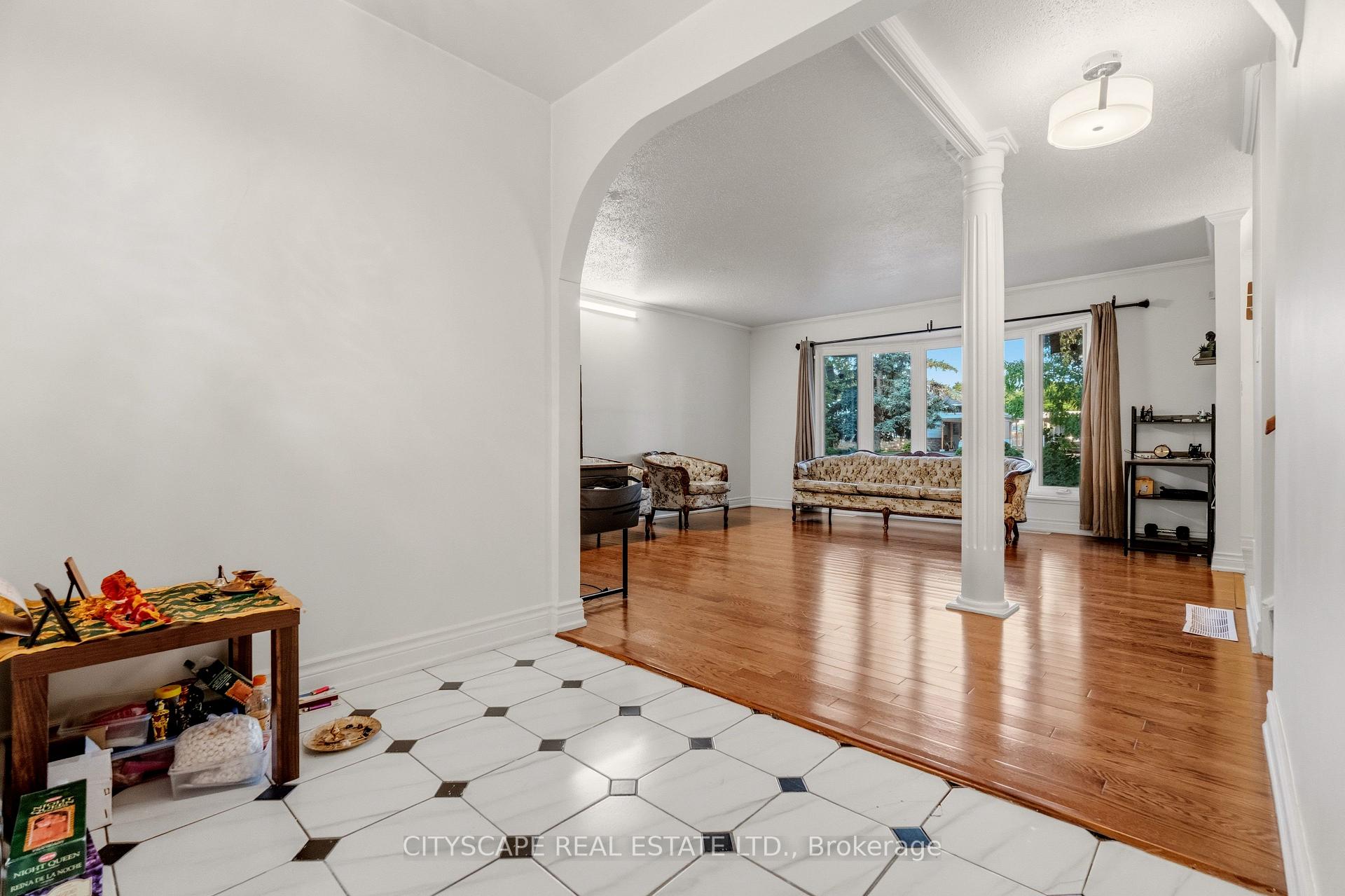 Photo 12 of 12 Vanderbrent Crescent, Etobicoke, Willowridge-Martingrove-Richview — HOMEH