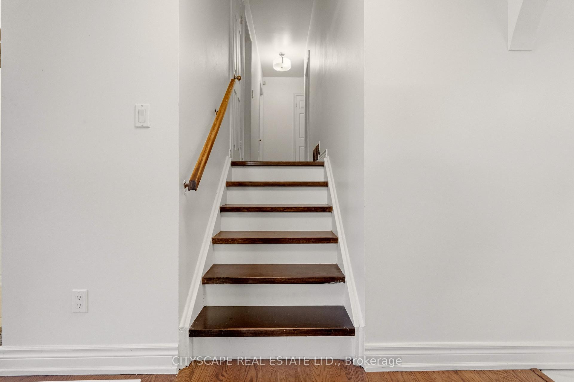 Photo 13 of 12 Vanderbrent Crescent, Etobicoke, Willowridge-Martingrove-Richview — HOMEH