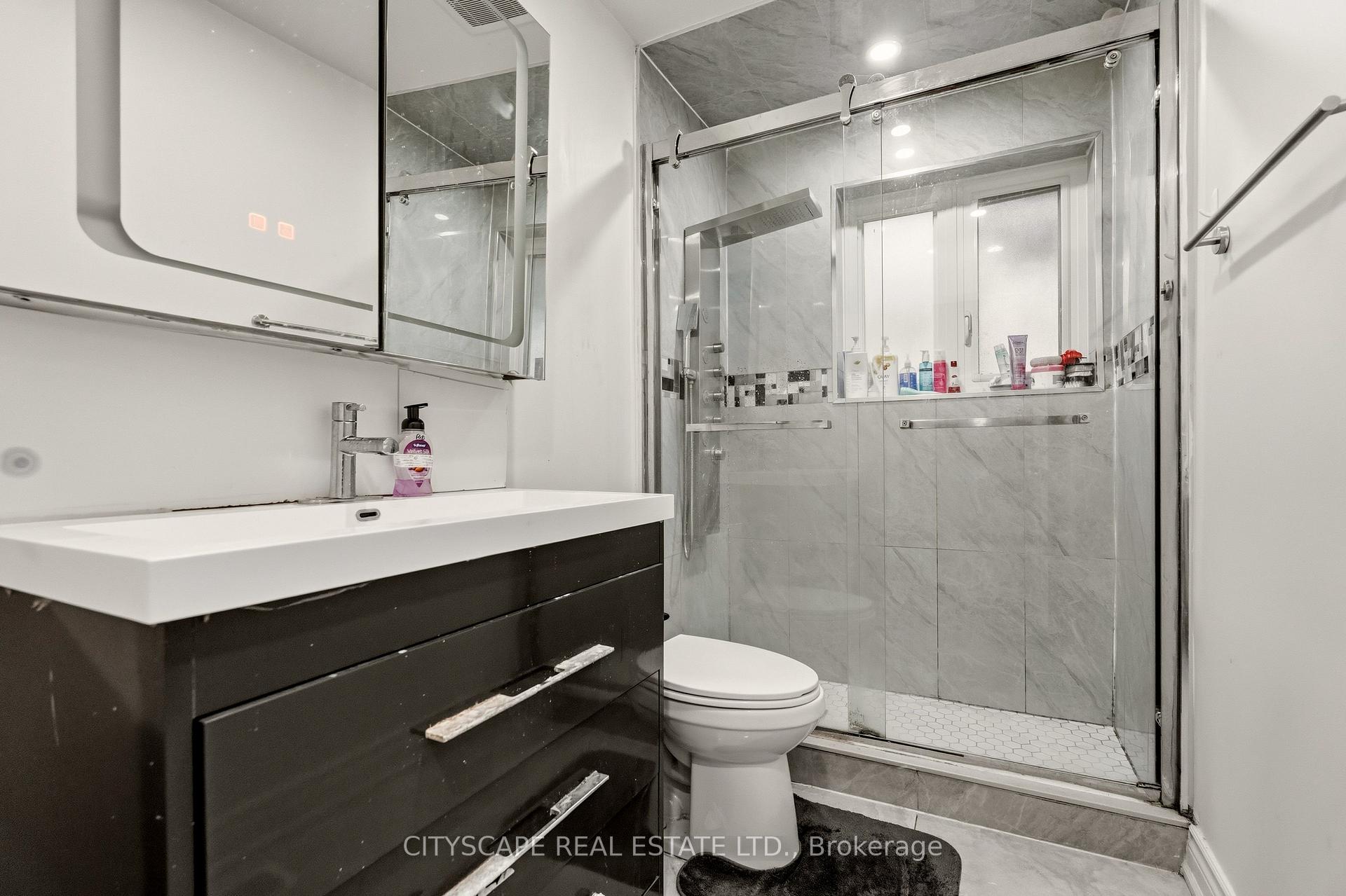 Photo 21 of 12 Vanderbrent Crescent, Etobicoke, Willowridge-Martingrove-Richview — HOMEH