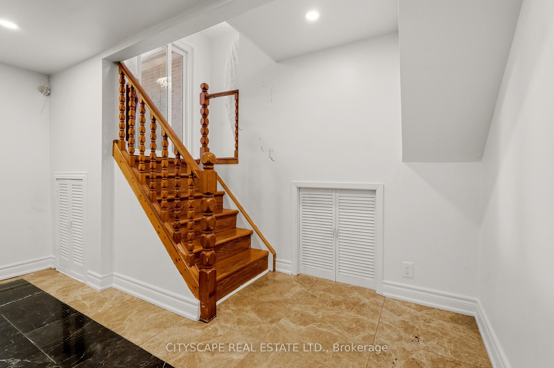 Photo 22 of 12 Vanderbrent Crescent, Etobicoke, Willowridge-Martingrove-Richview — HOMEH