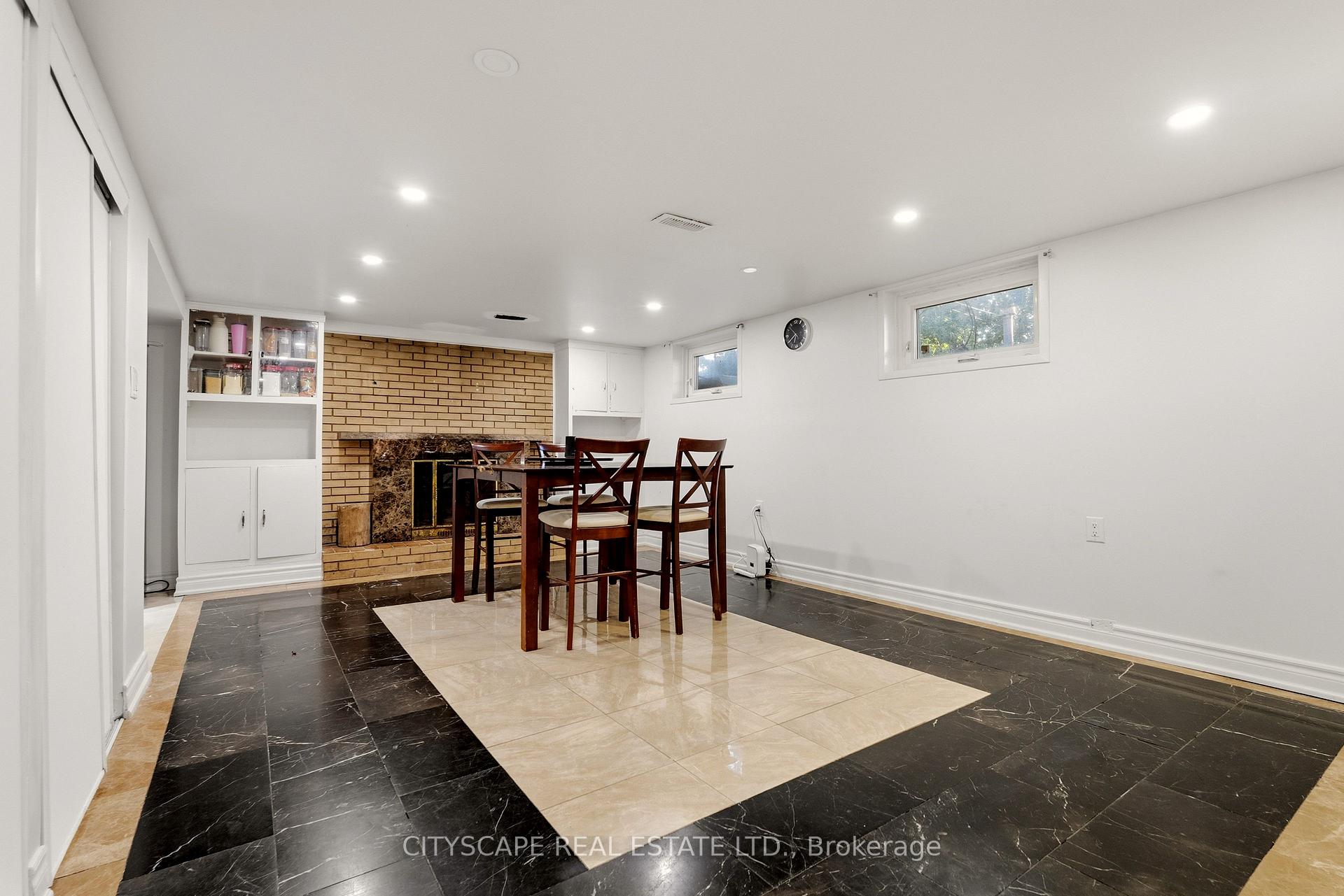 Photo 23 of 12 Vanderbrent Crescent, Etobicoke, Willowridge-Martingrove-Richview — HOMEH