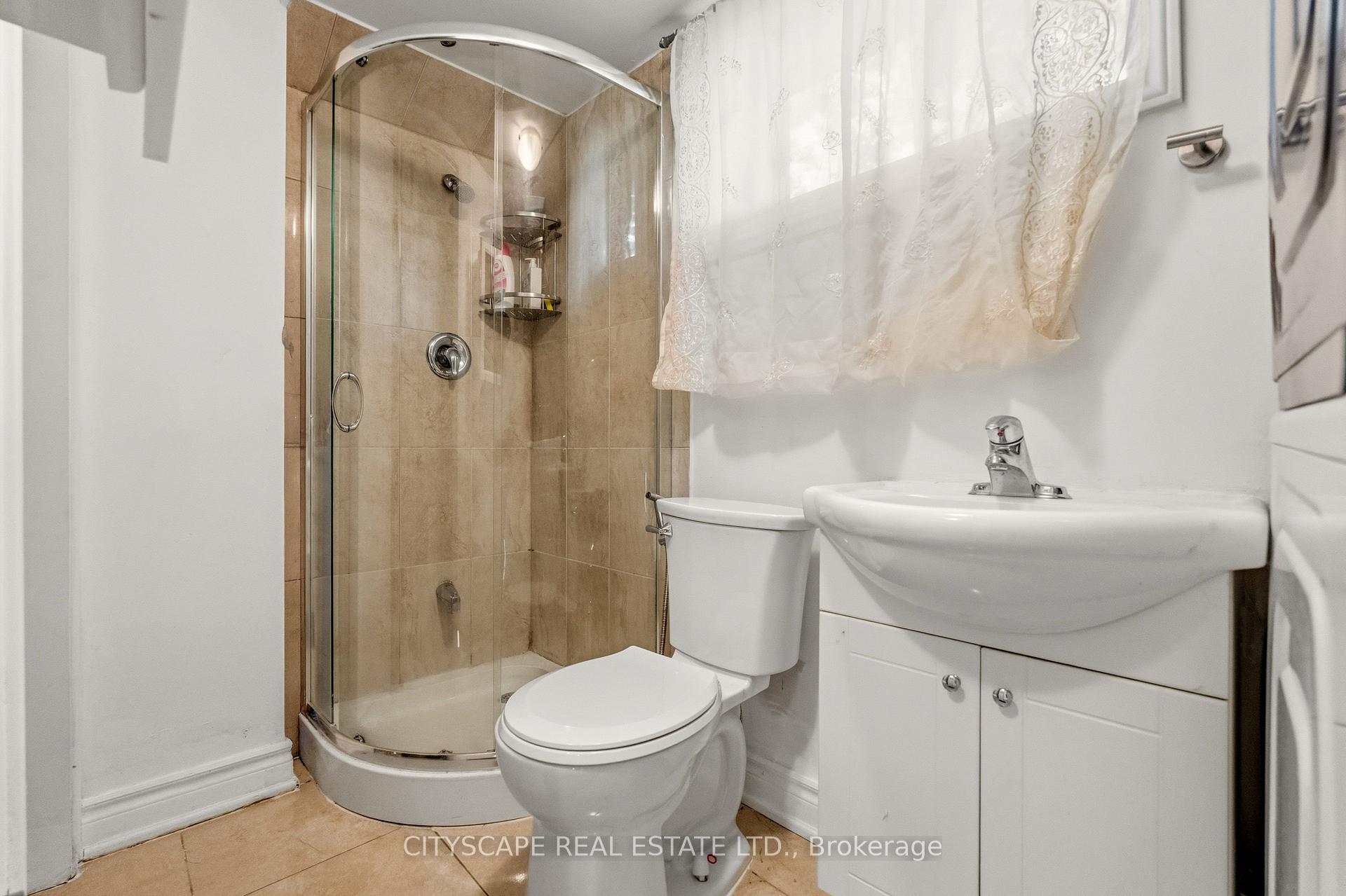 Photo 29 of 12 Vanderbrent Crescent, Etobicoke, Willowridge-Martingrove-Richview — HOMEH
