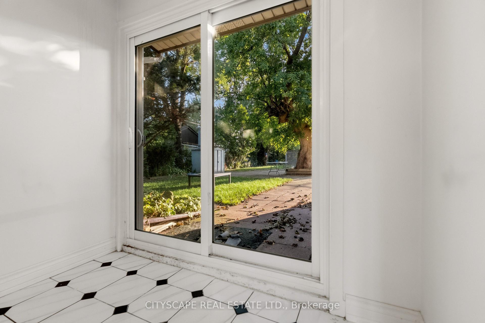 Photo 32 of 12 Vanderbrent Crescent, Etobicoke, Willowridge-Martingrove-Richview — HOMEH