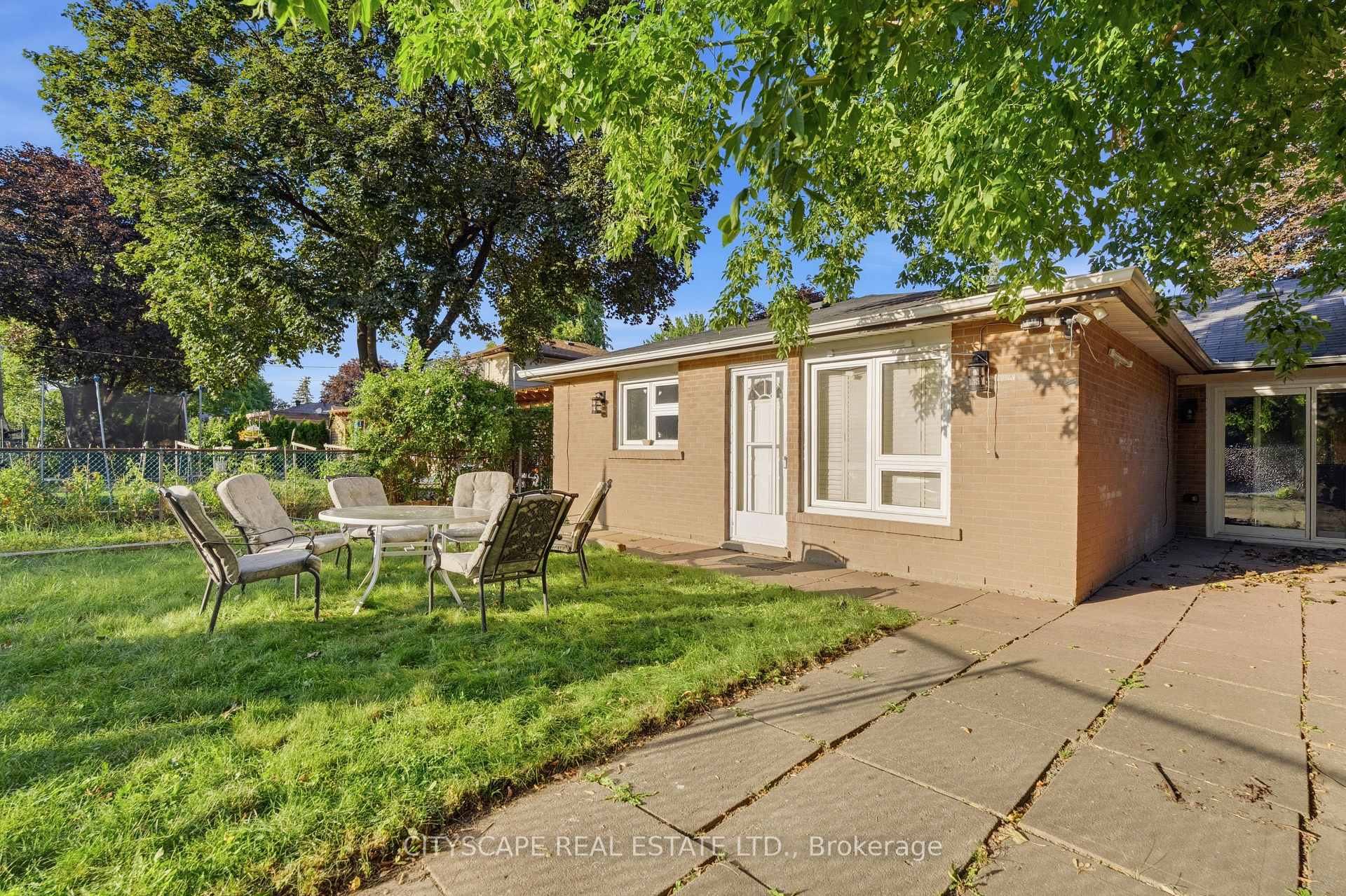 Photo 33 of 12 Vanderbrent Crescent, Etobicoke, Willowridge-Martingrove-Richview — HOMEH