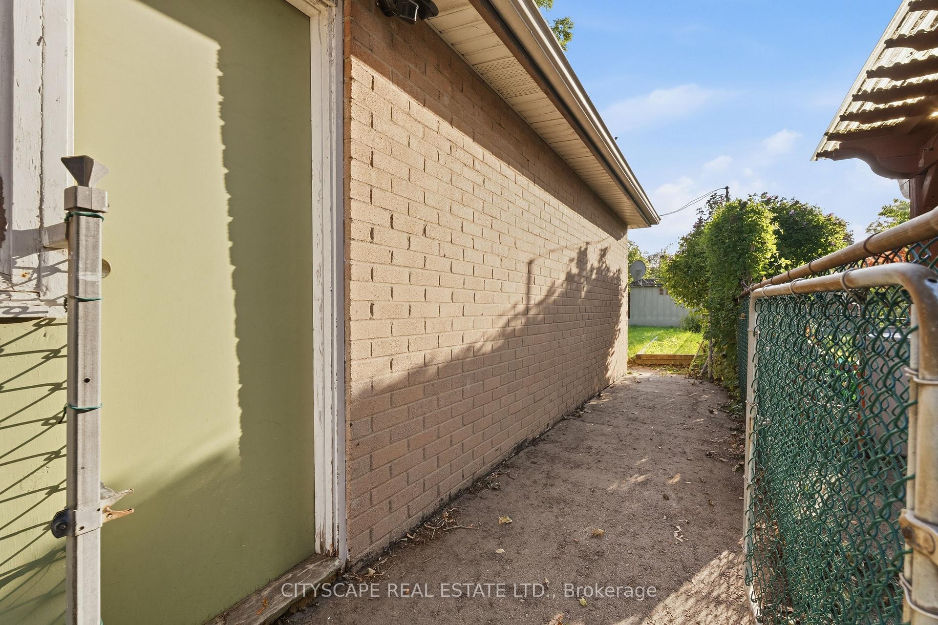 Photo 43 of 12 Vanderbrent Crescent, Etobicoke, Willowridge-Martingrove-Richview — HOMEH