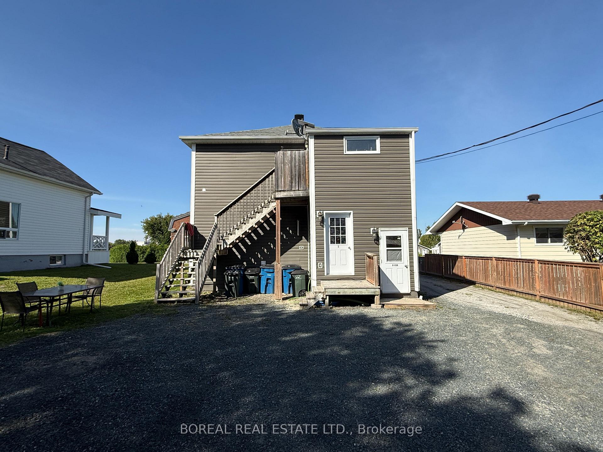 Photo 6 of 230 Tenth Avenue, Cochrane — HOMEH