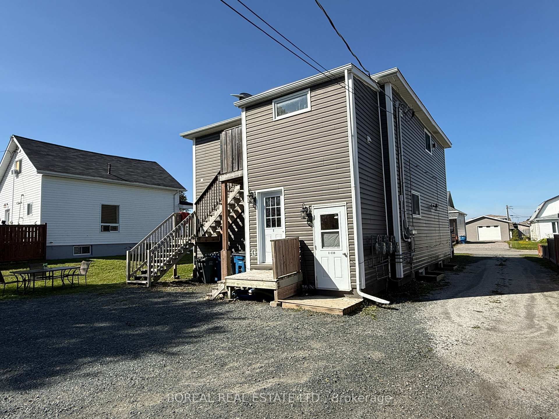 Photo 7 of 230 Tenth Avenue, Cochrane — HOMEH