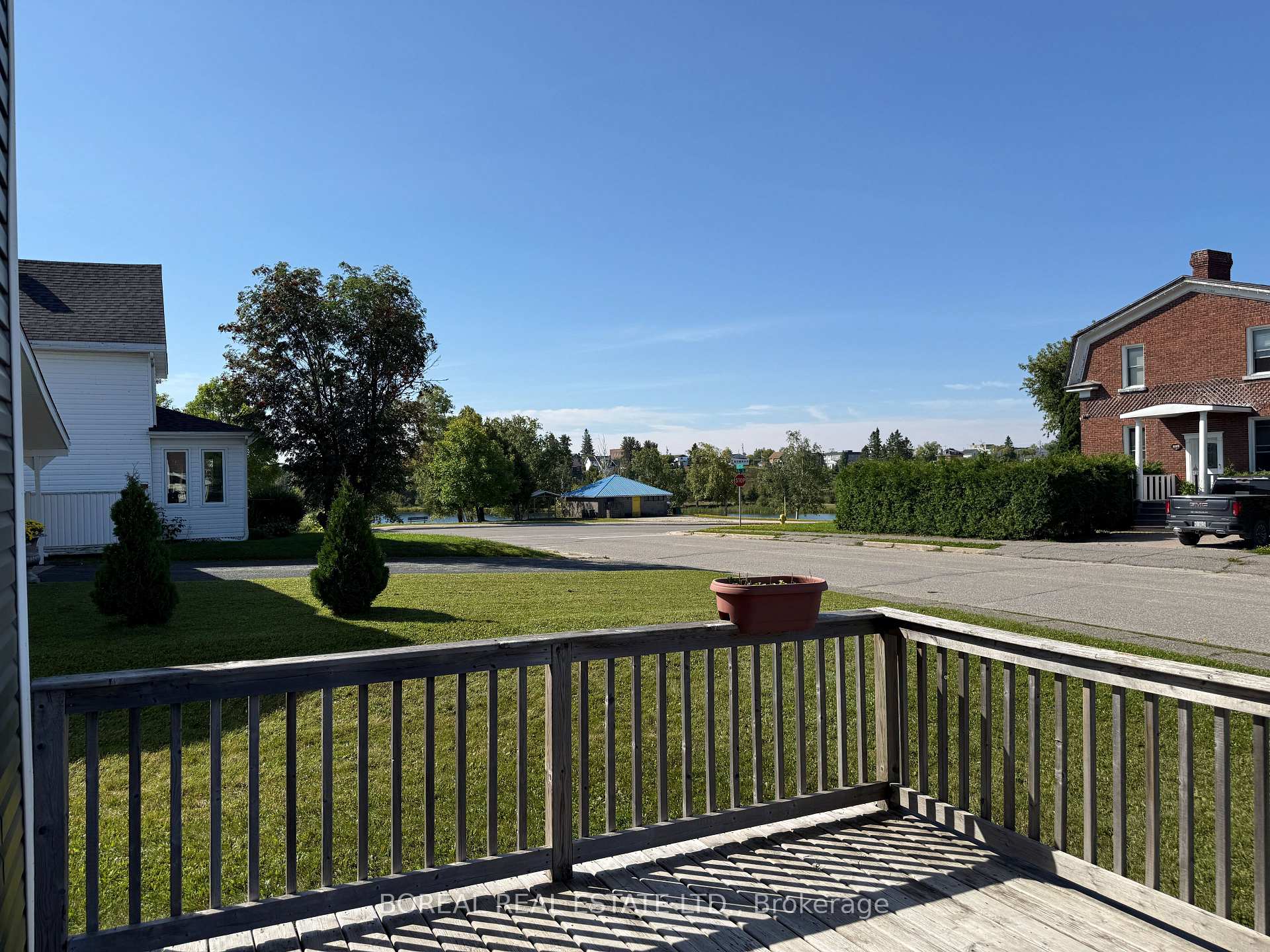 Photo 8 of 230 Tenth Avenue, Cochrane — HOMEH