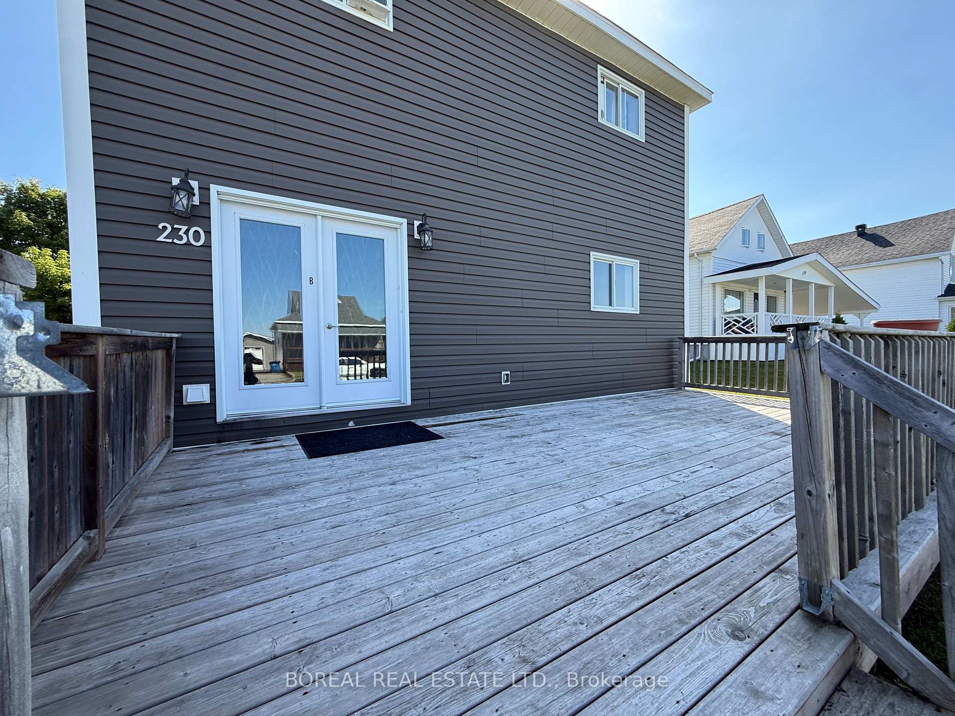 Photo 10 of 230 Tenth Avenue, Cochrane — HOMEH