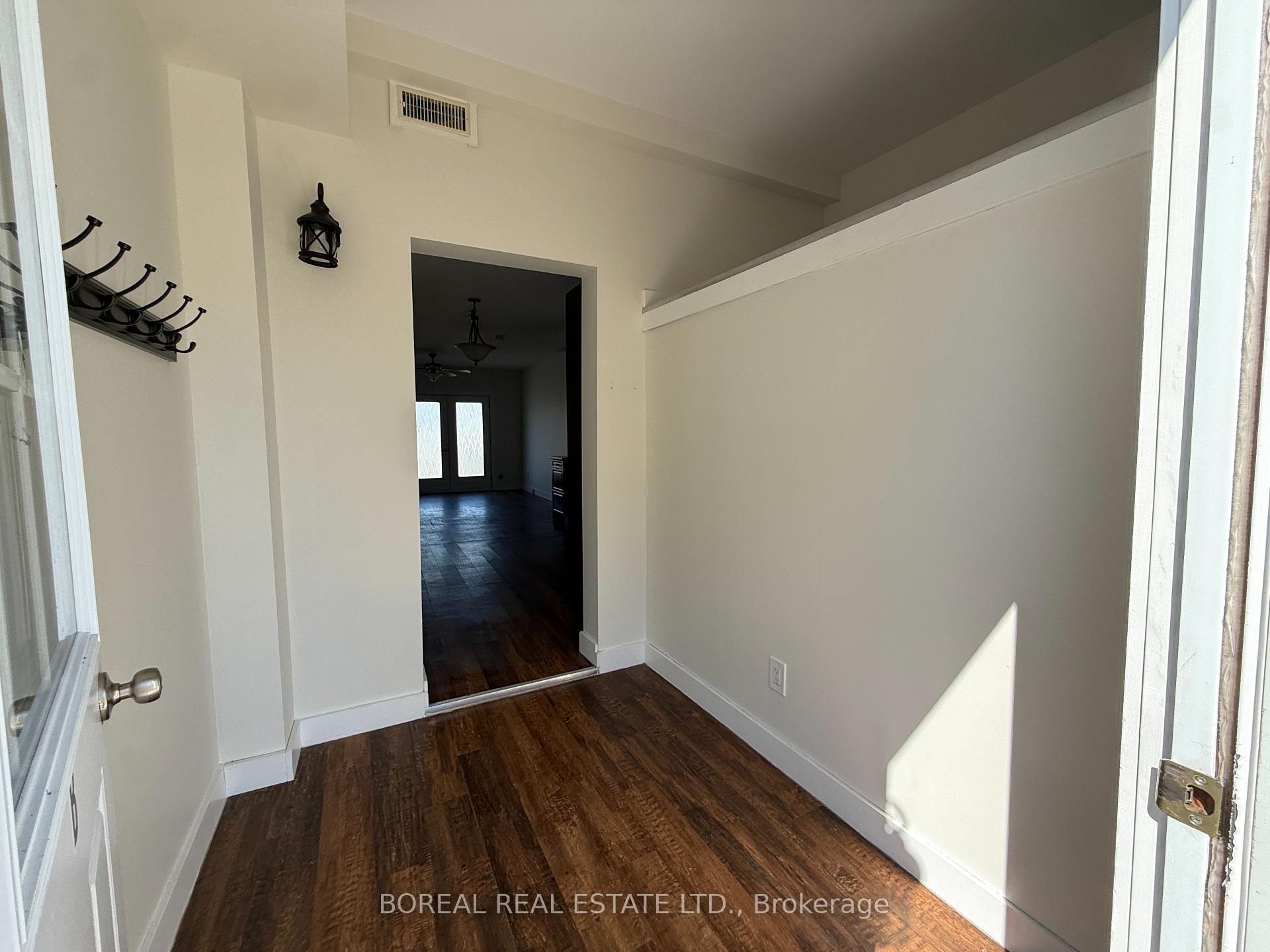 Photo 11 of 230 Tenth Avenue, Cochrane — HOMEH