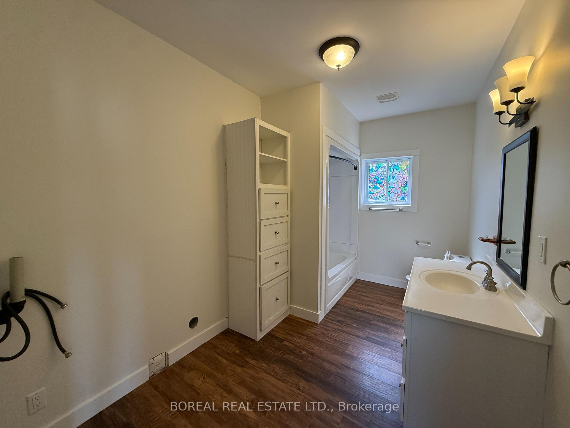 Photo 12 of 230 Tenth Avenue, Cochrane — HOMEH