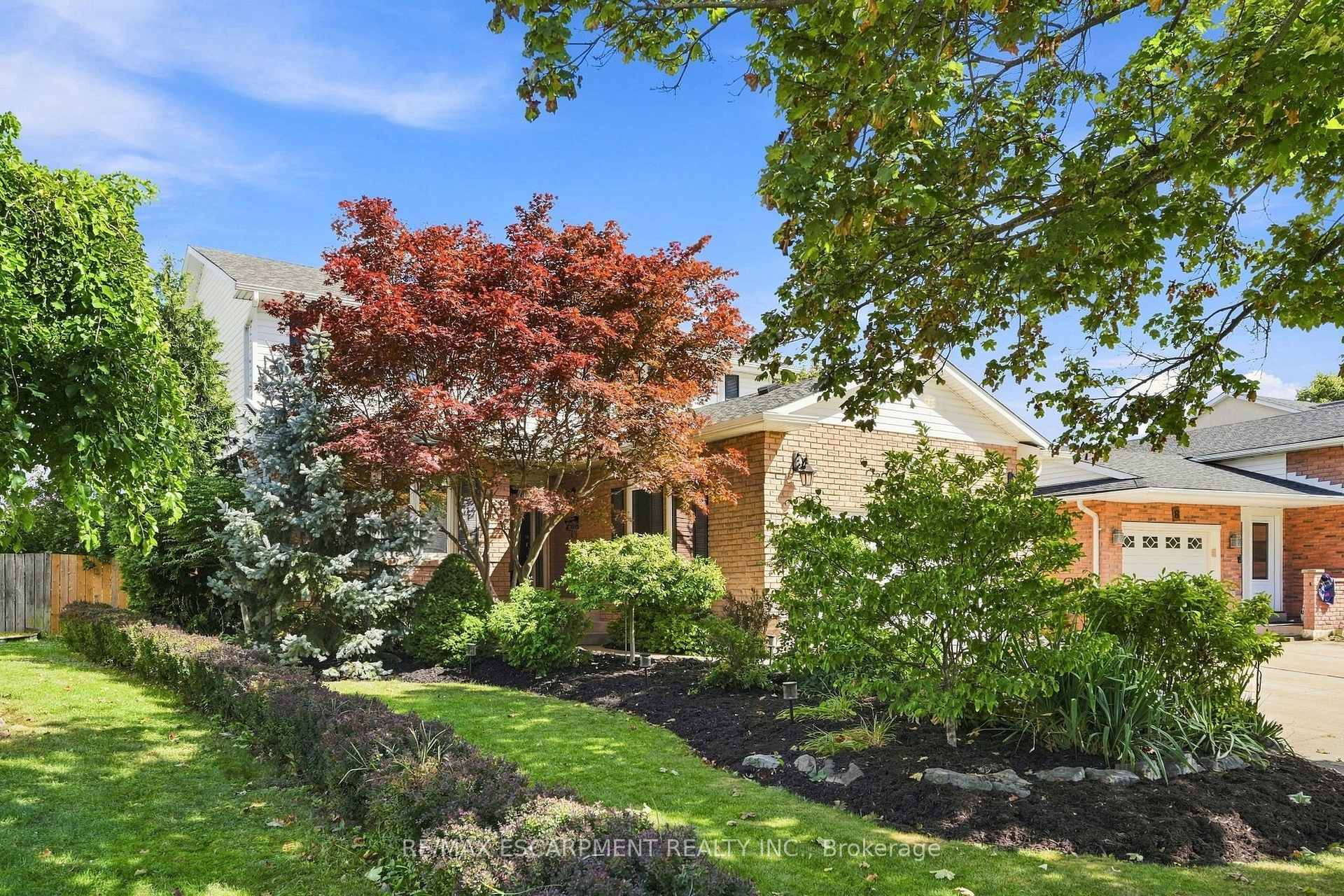 Photo 2 of 10 Acacia Street, Hamilton, Stoney Creek Mountain — HOMEH