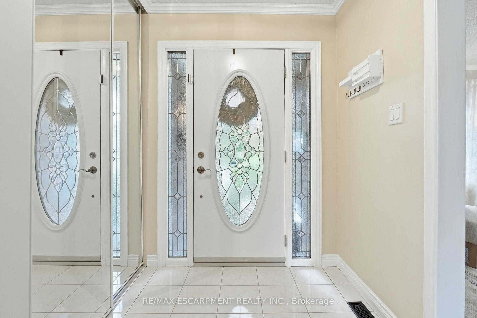 Photo 4 of 10 Acacia Street, Hamilton, Stoney Creek Mountain — HOMEH