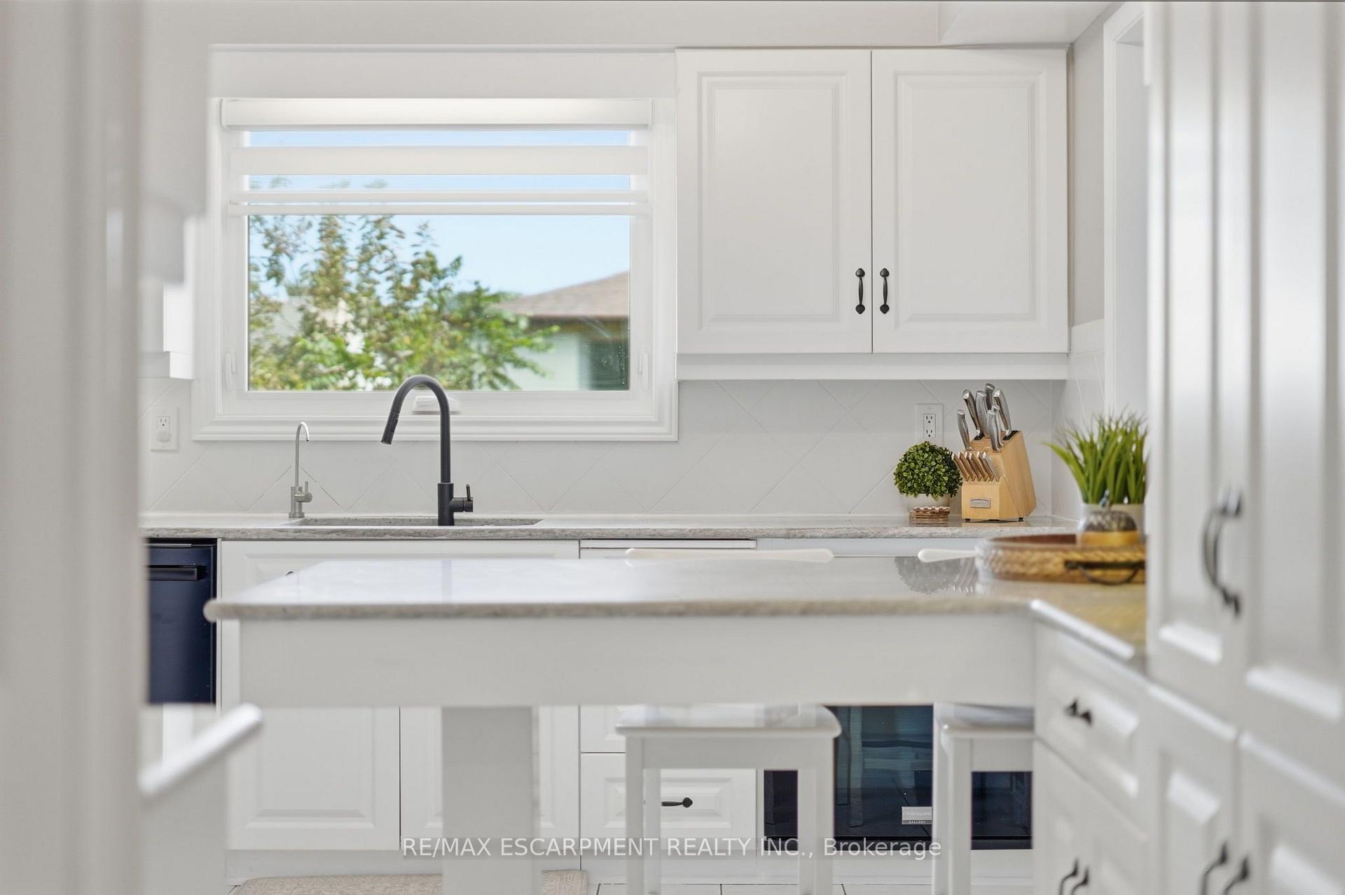 Photo 12 of 10 Acacia Street, Hamilton, Stoney Creek Mountain — HOMEH