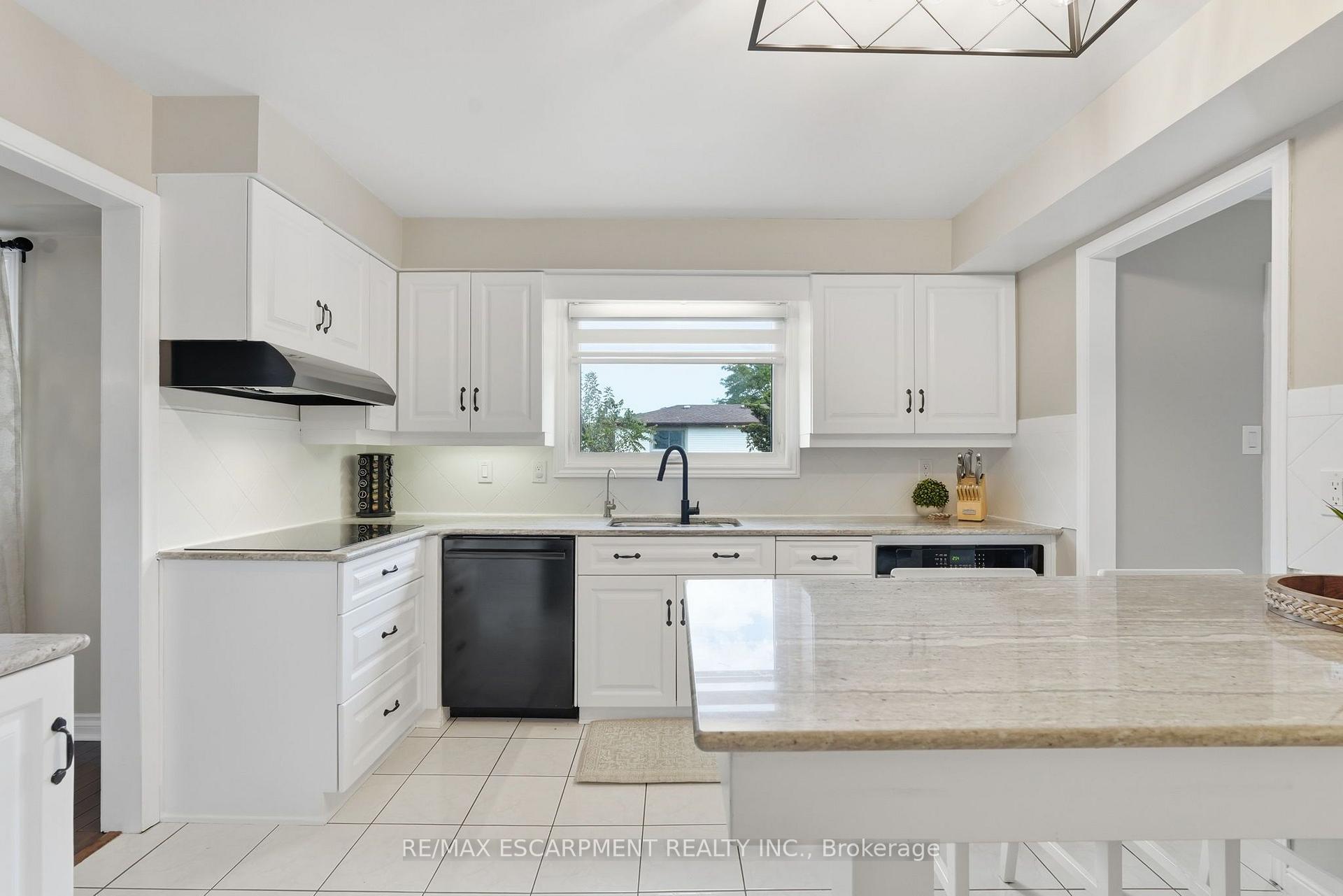 Photo 13 of 10 Acacia Street, Hamilton, Stoney Creek Mountain — HOMEH