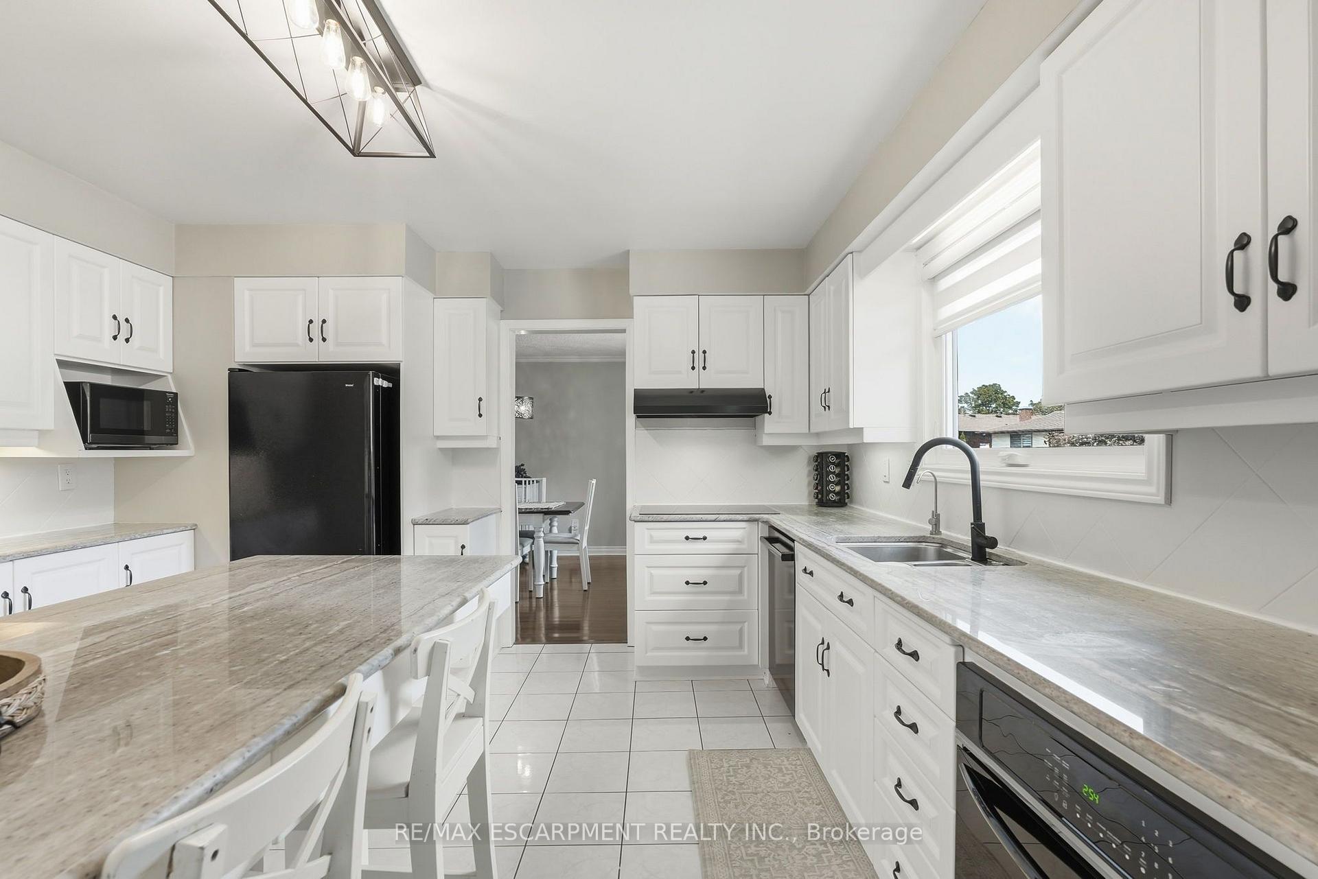 Photo 14 of 10 Acacia Street, Hamilton, Stoney Creek Mountain — HOMEH