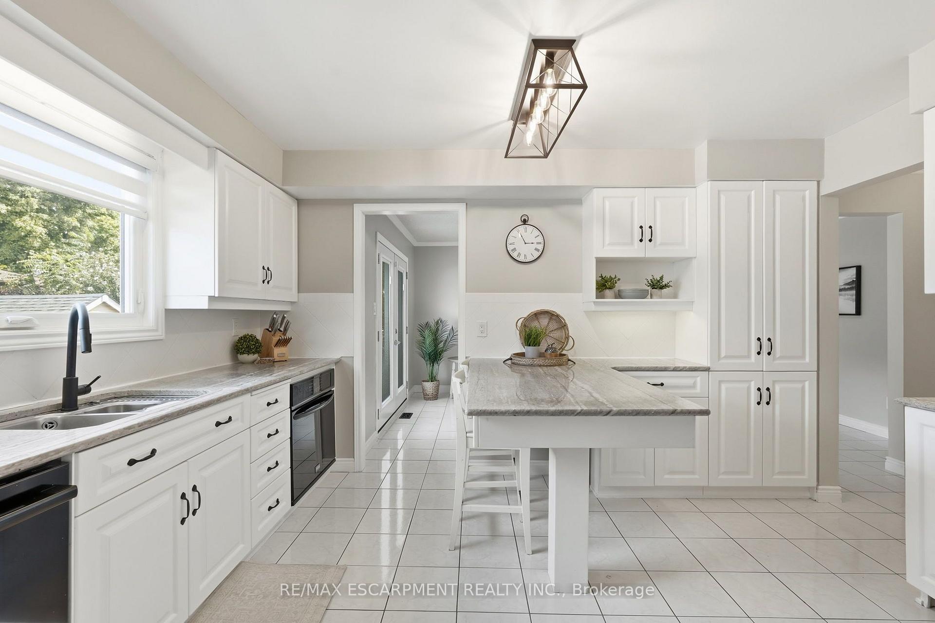 Photo 15 of 10 Acacia Street, Hamilton, Stoney Creek Mountain — HOMEH