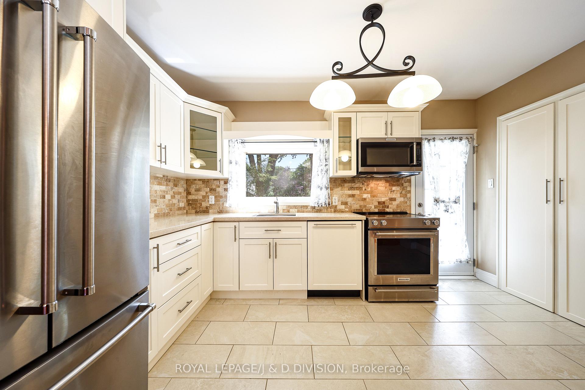 Photo 3 of 553 Runnymede Road, Toronto, Junction Area — HOMEH