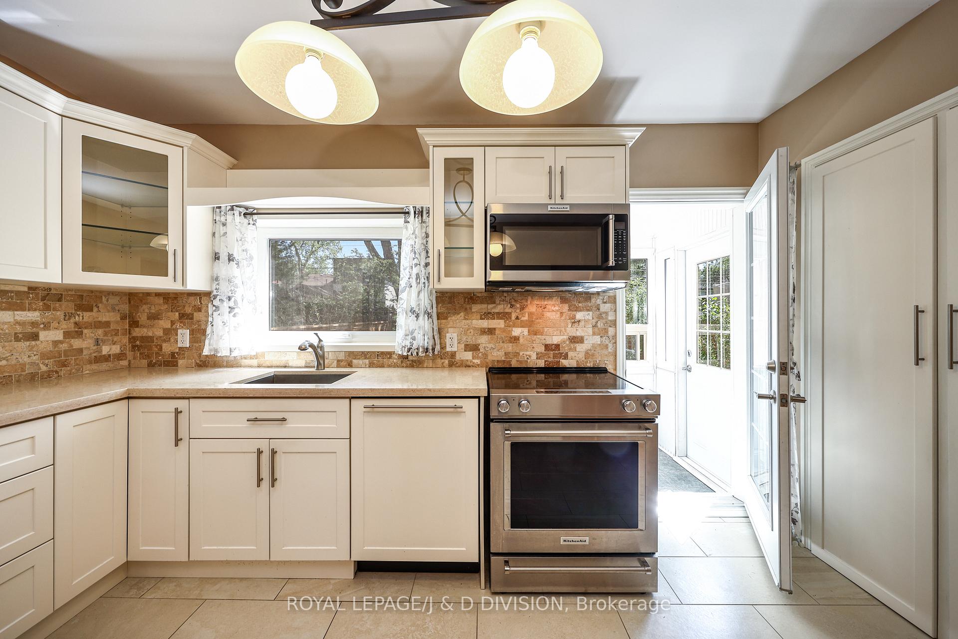 Photo 11 of 553 Runnymede Road, Toronto, Junction Area — HOMEH