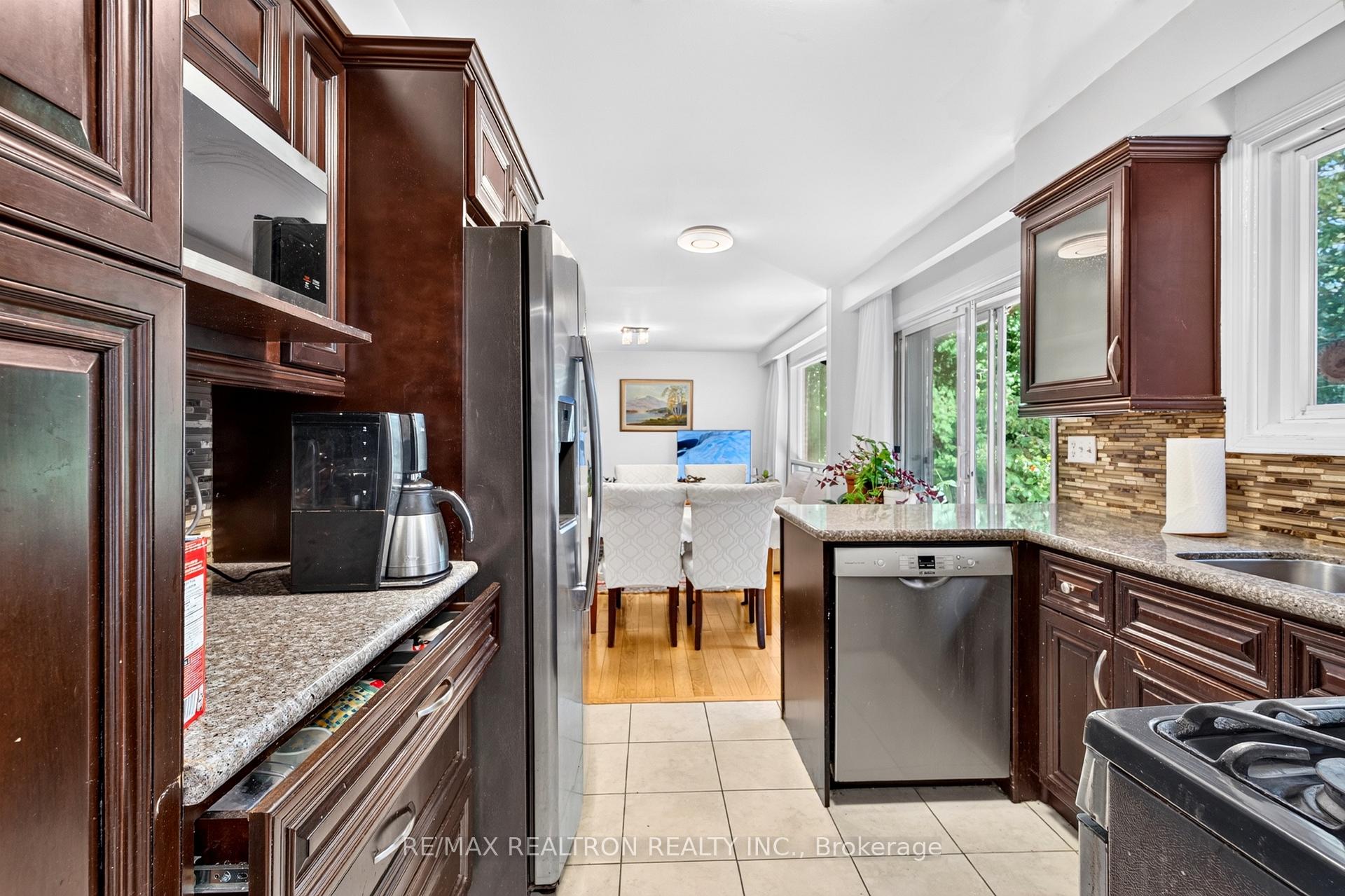 Photo 9 of 591 Cummer Avenue, North York, Bayview Woods-Steeles — HOMEH