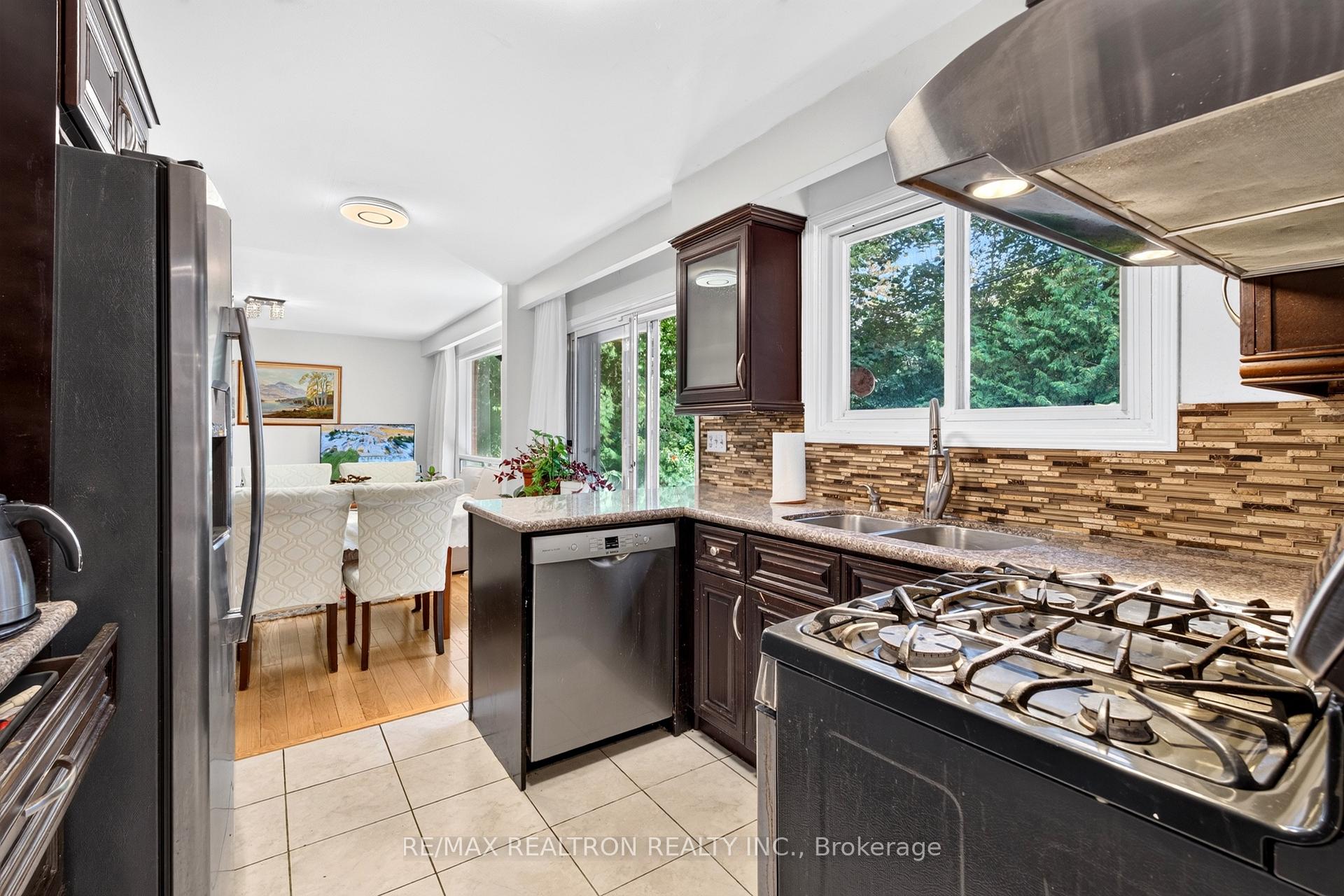 Photo 10 of 591 Cummer Avenue, North York, Bayview Woods-Steeles — HOMEH