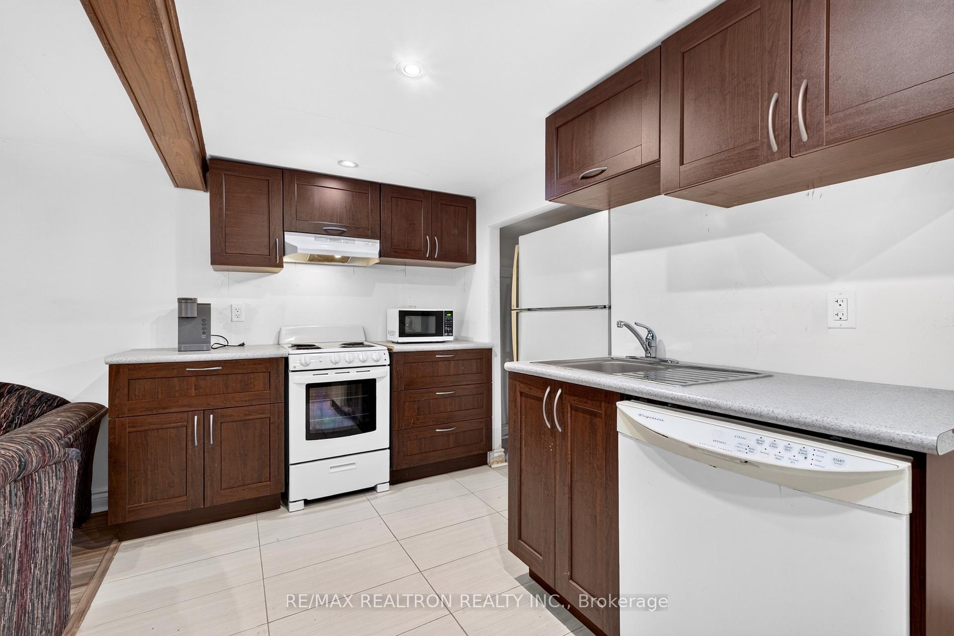 Photo 23 of 591 Cummer Avenue, North York, Bayview Woods-Steeles — HOMEH