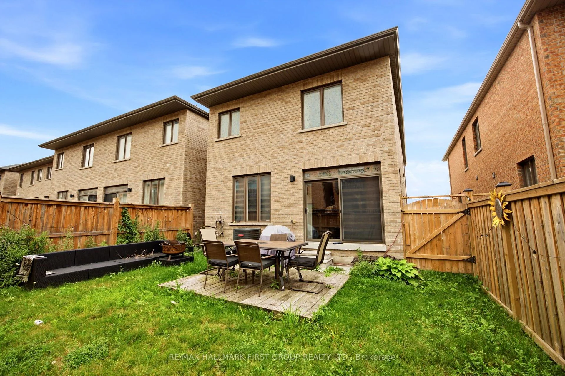 Photo 23 of 142 Vanier Street, Whitby, Pringle Creek — HOMEH