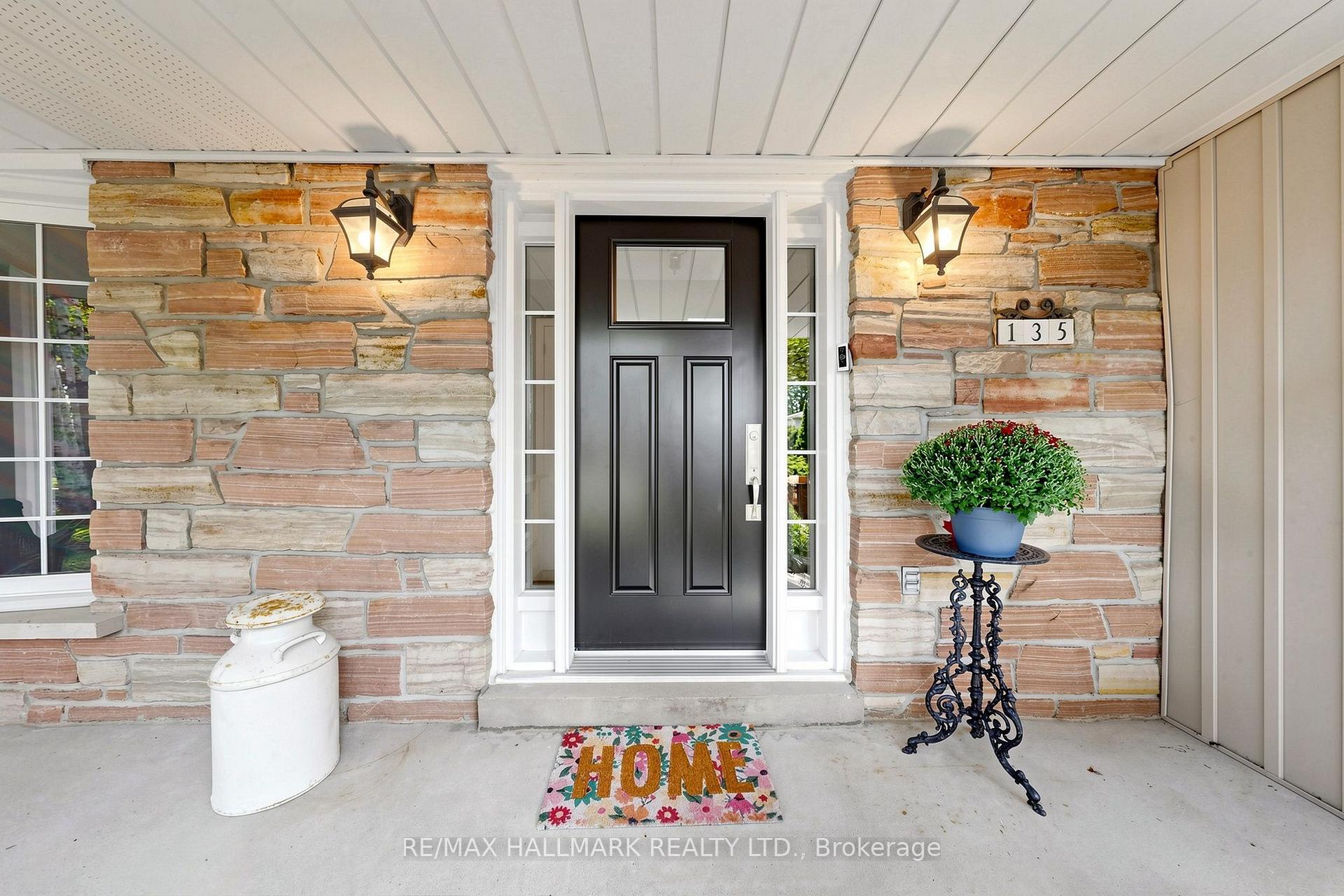 Photo 4 of 135 Senator Reesors Drive, Markham, Sherwood-Amberglen — HOMEH