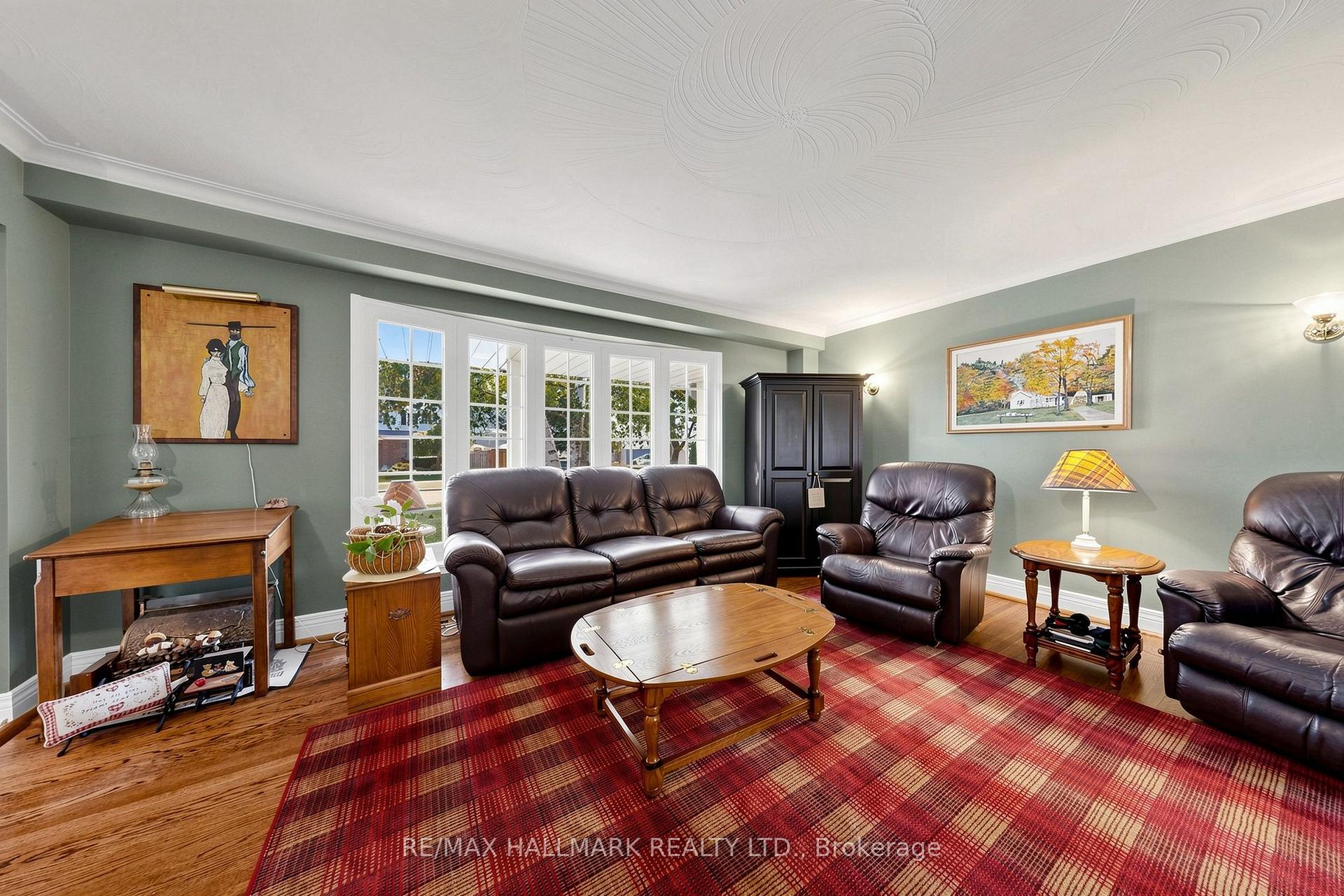 Photo 8 of 135 Senator Reesors Drive, Markham, Sherwood-Amberglen — HOMEH