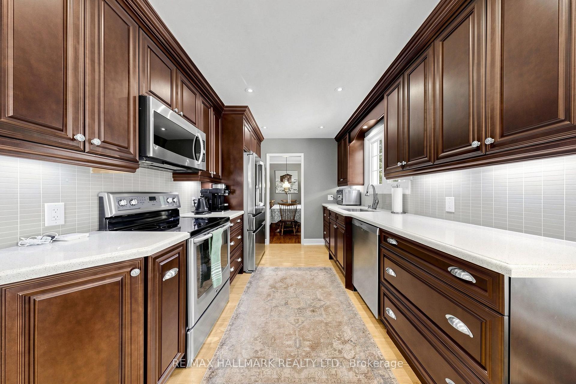Photo 10 of 135 Senator Reesors Drive, Markham, Sherwood-Amberglen — HOMEH