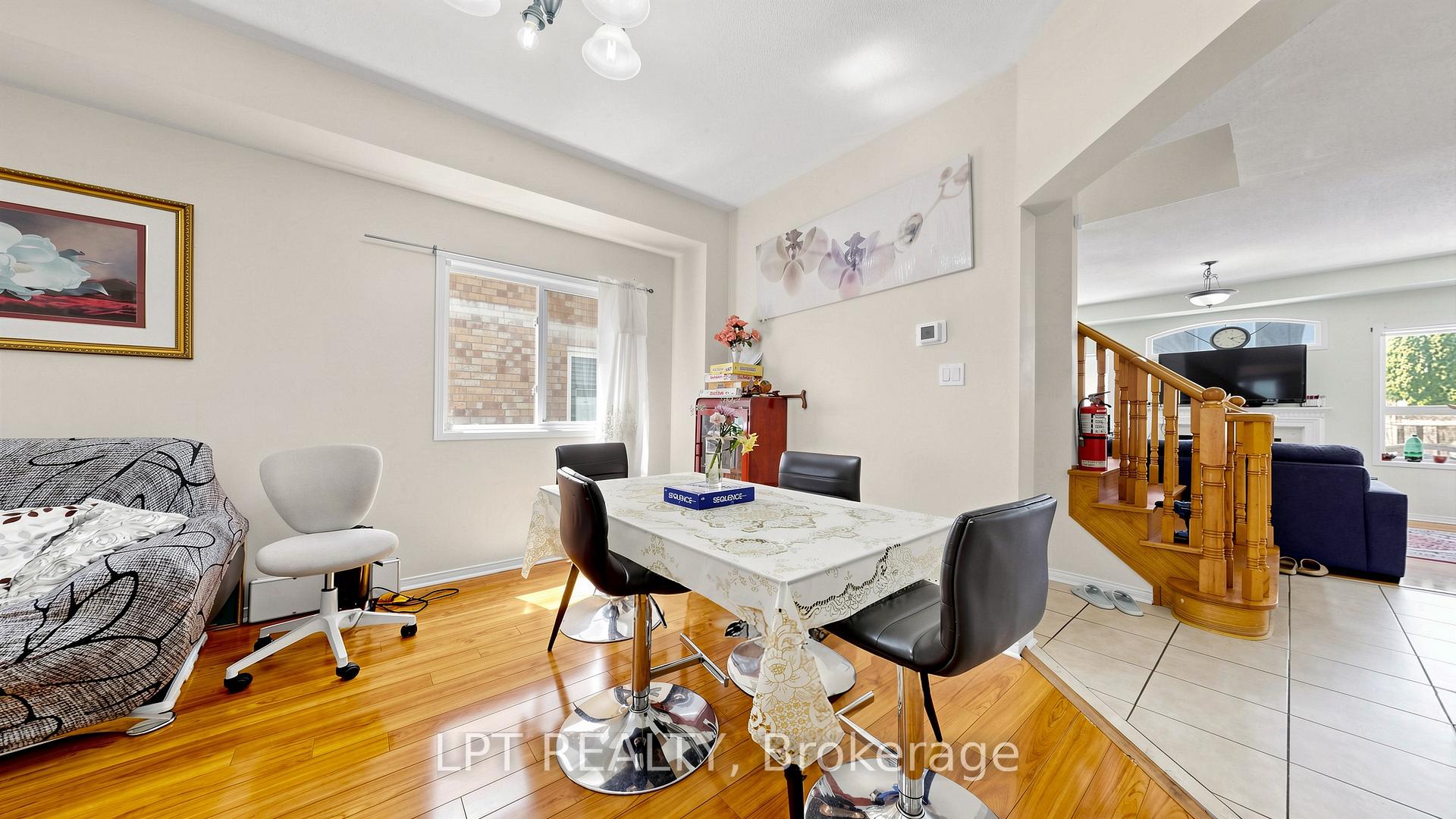 Photo 3 of 30 Ranchero Drive, Brampton, Fletcher's Meadow — HOMEH