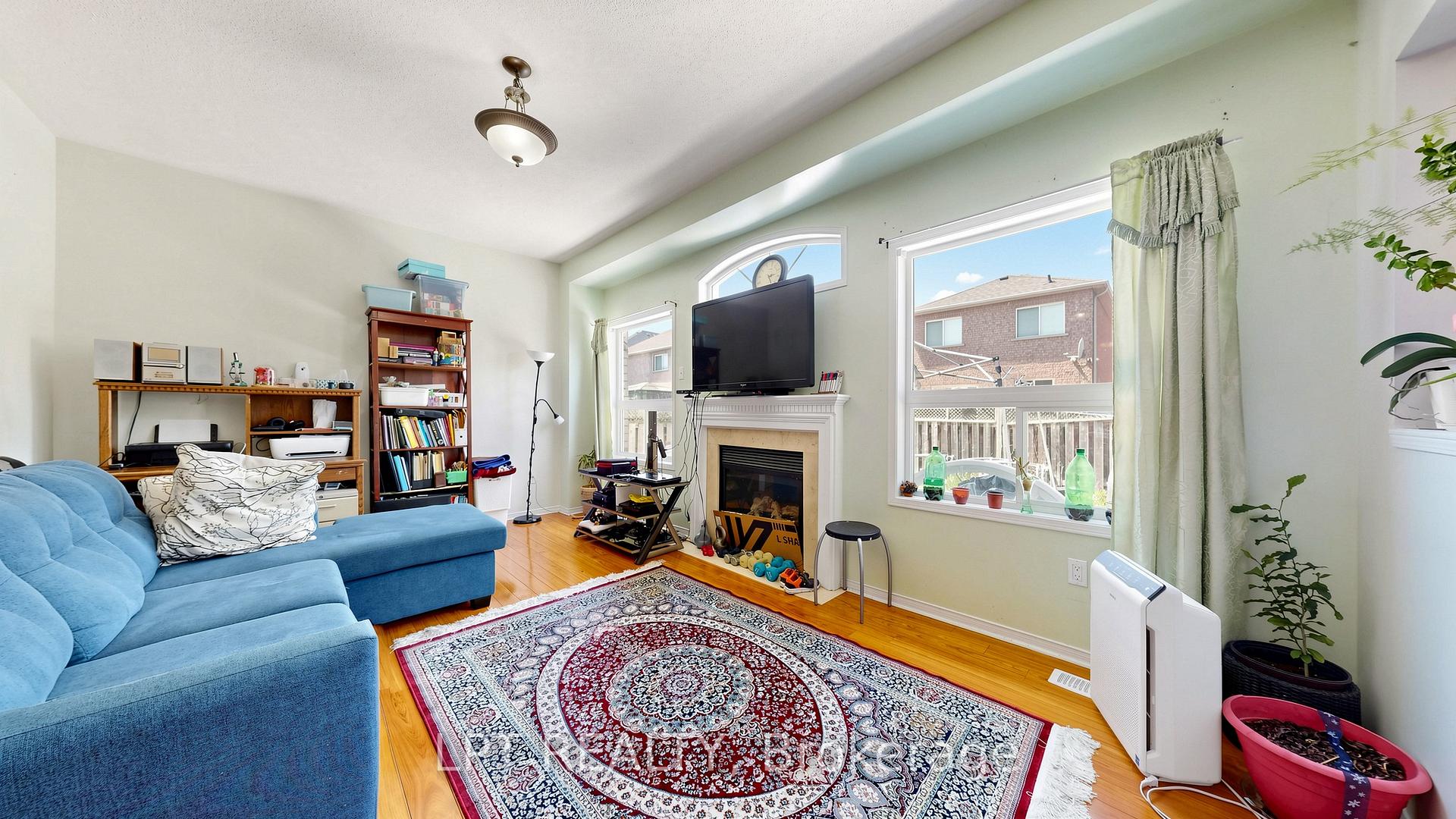 Photo 4 of 30 Ranchero Drive, Brampton, Fletcher's Meadow — HOMEH