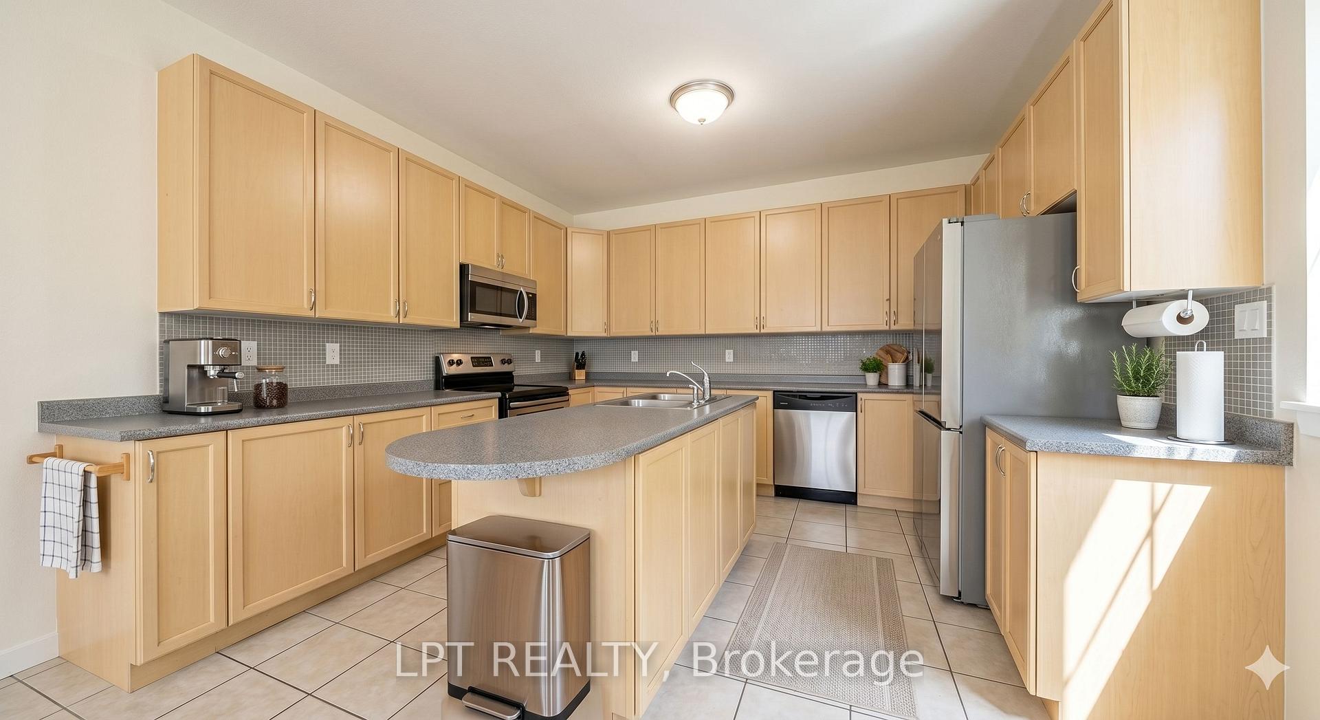 Photo 5 of 30 Ranchero Drive, Brampton, Fletcher's Meadow — HOMEH