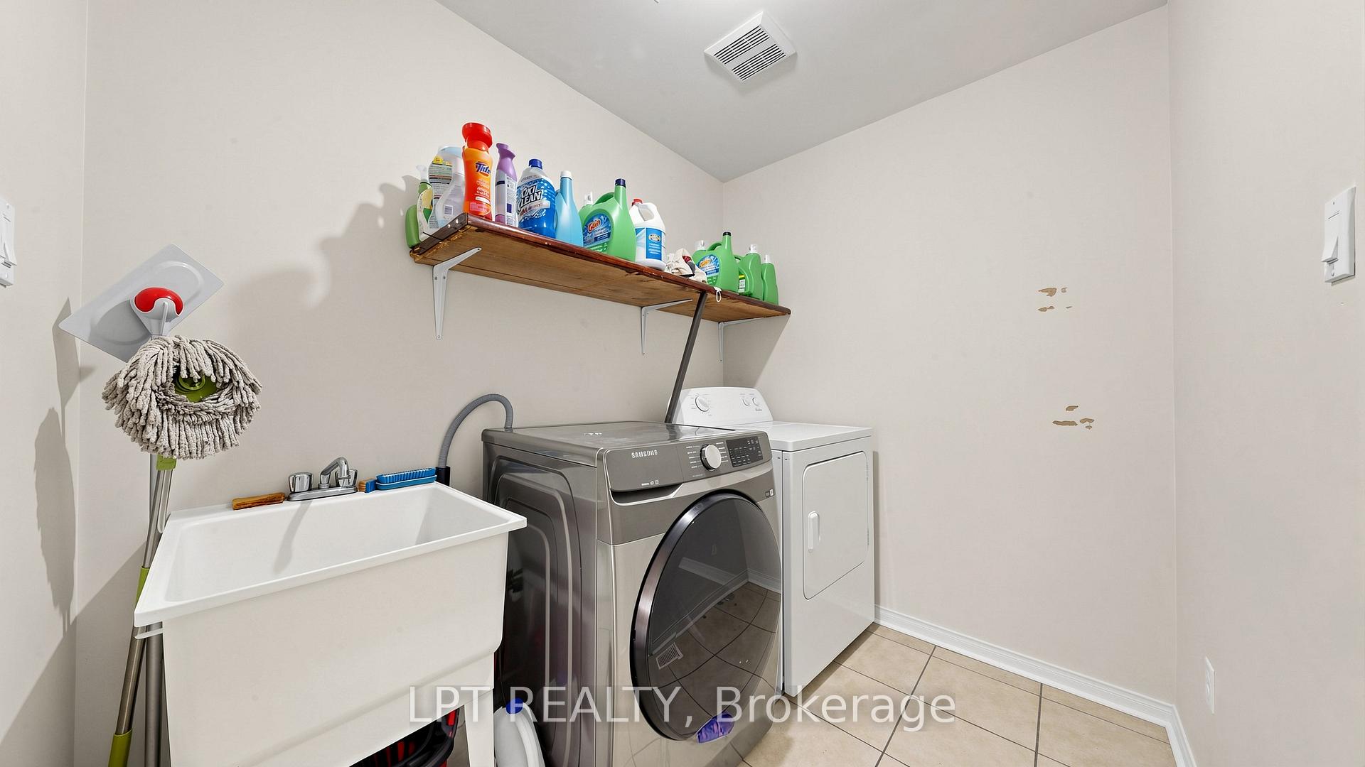 Photo 7 of 30 Ranchero Drive, Brampton, Fletcher's Meadow — HOMEH
