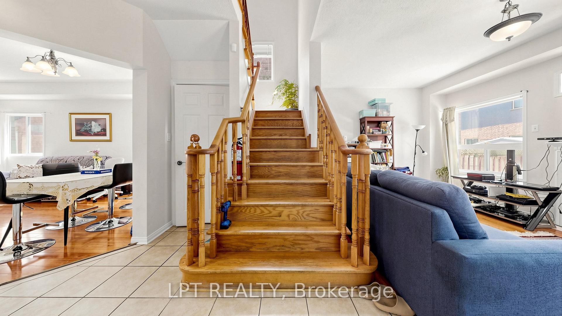 Photo 8 of 30 Ranchero Drive, Brampton, Fletcher's Meadow — HOMEH